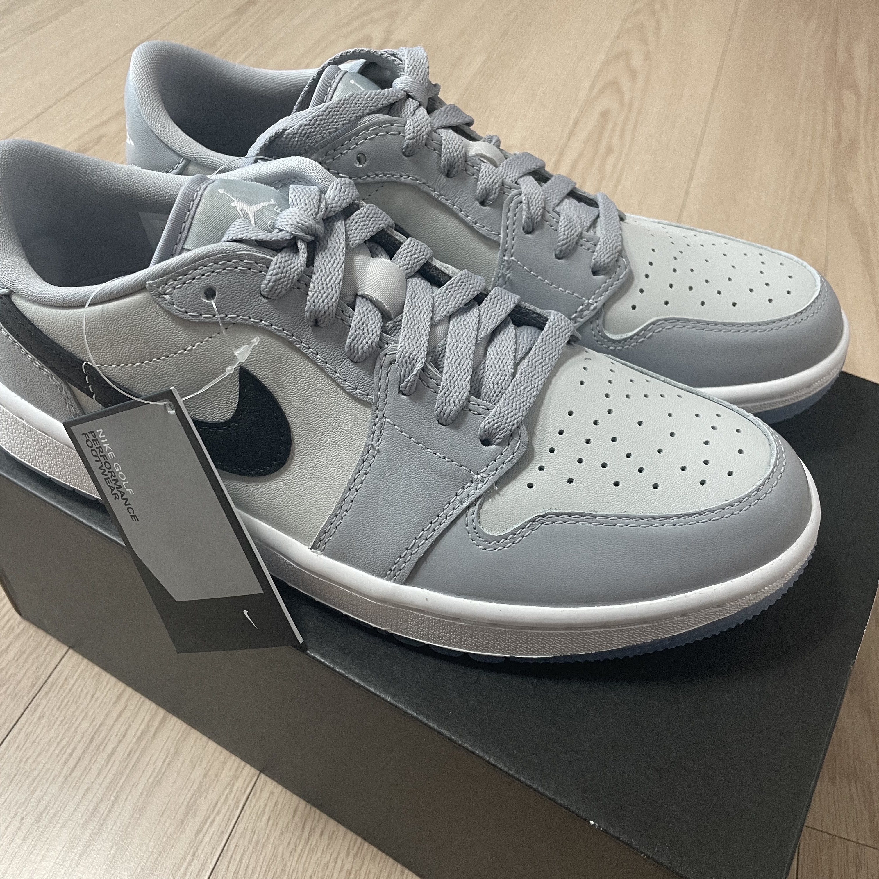 Jordan 1 Low Golf Wolf Grey 착용 스타일 - 1