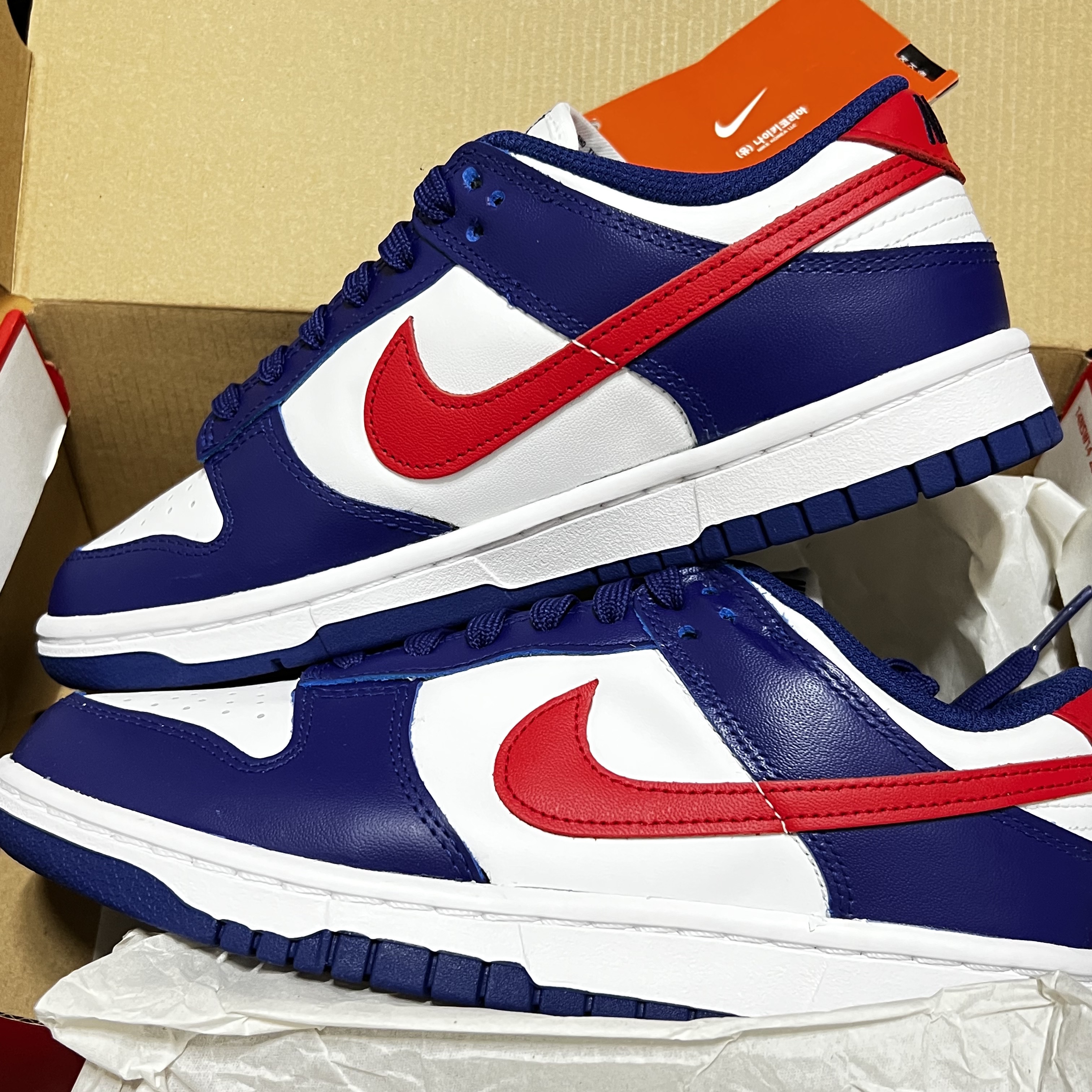 (W) Nike Dunk Low White and University Red 착용 스타일