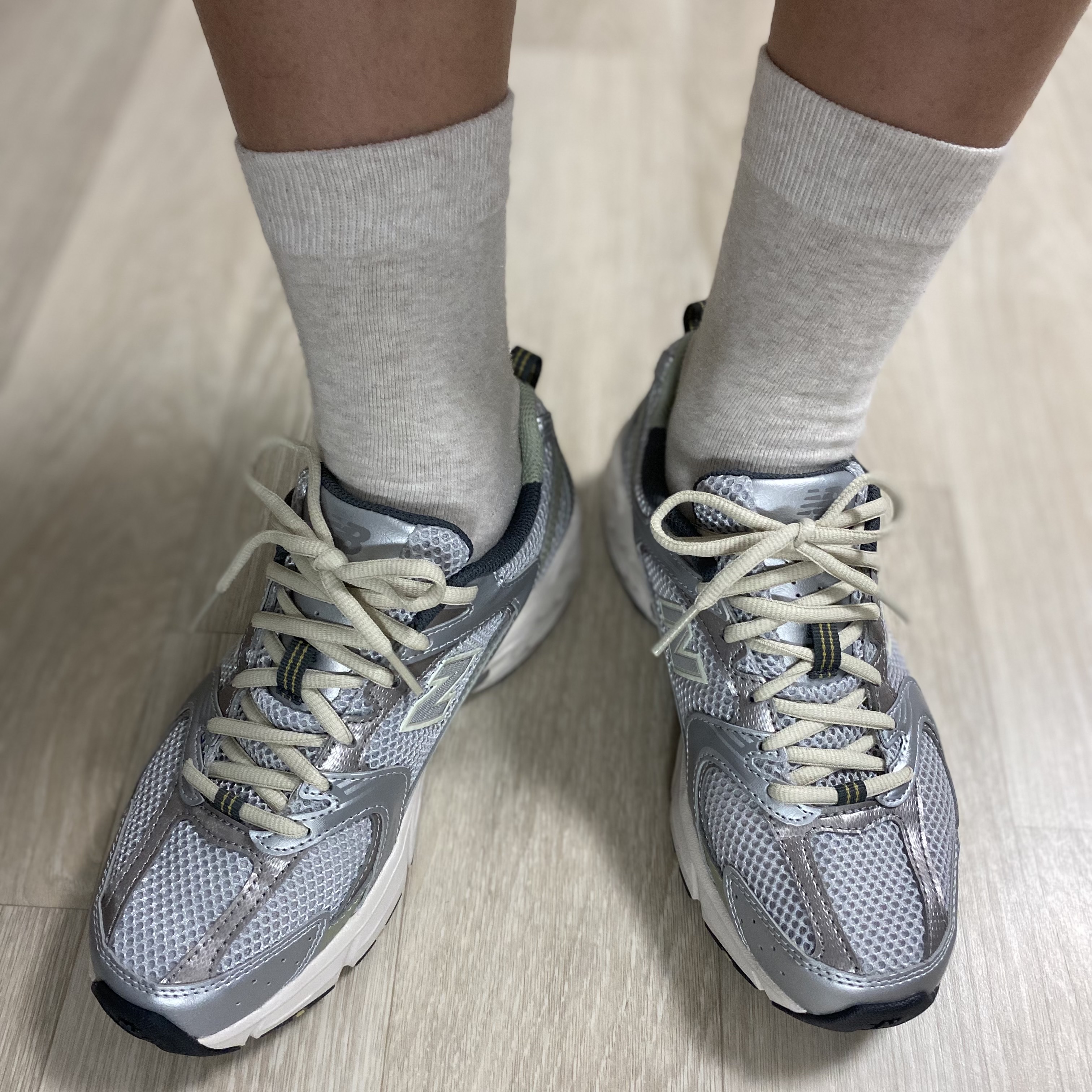 New Balance 530 Earth 착용 스타일 - 2