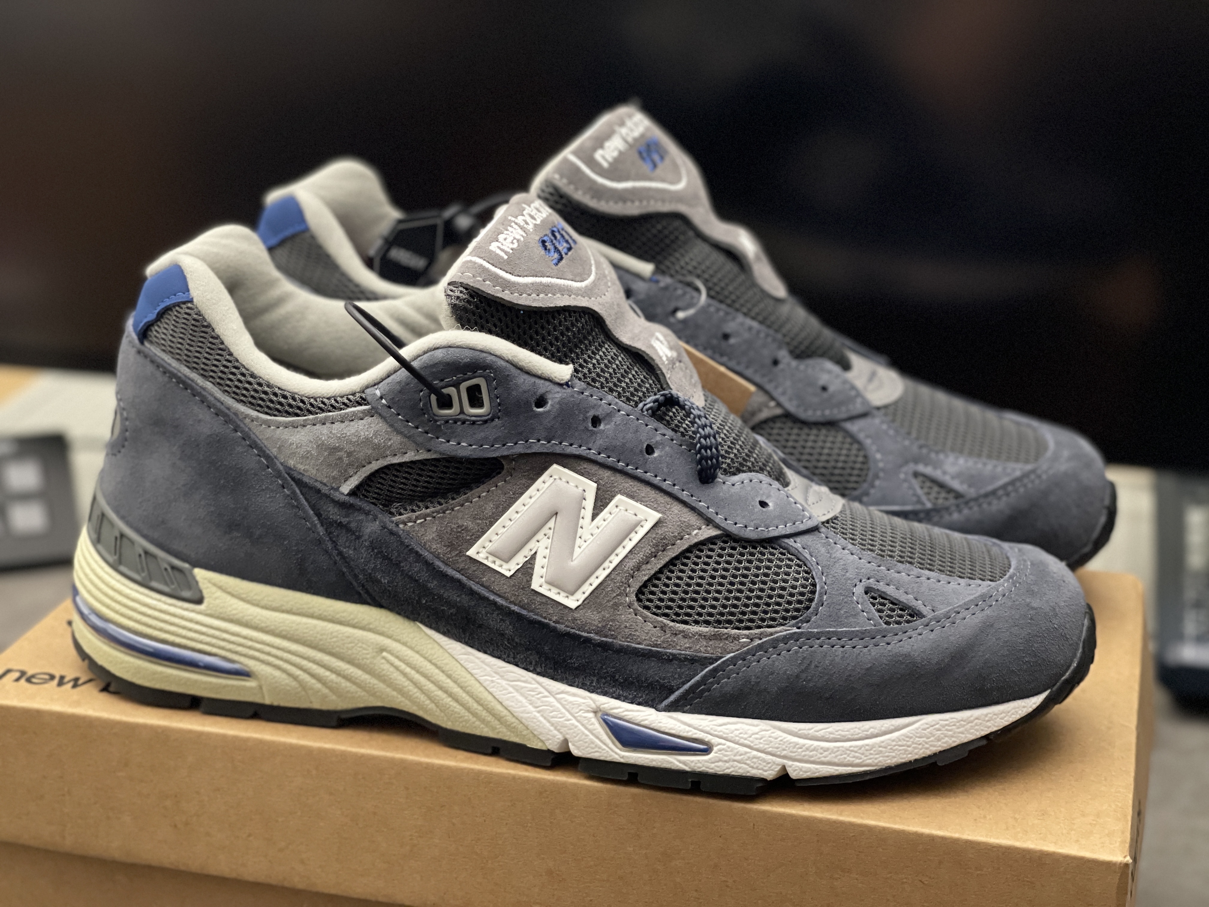 New Balance 991 Made in UK Grey Blue 착용 스타일 - 1