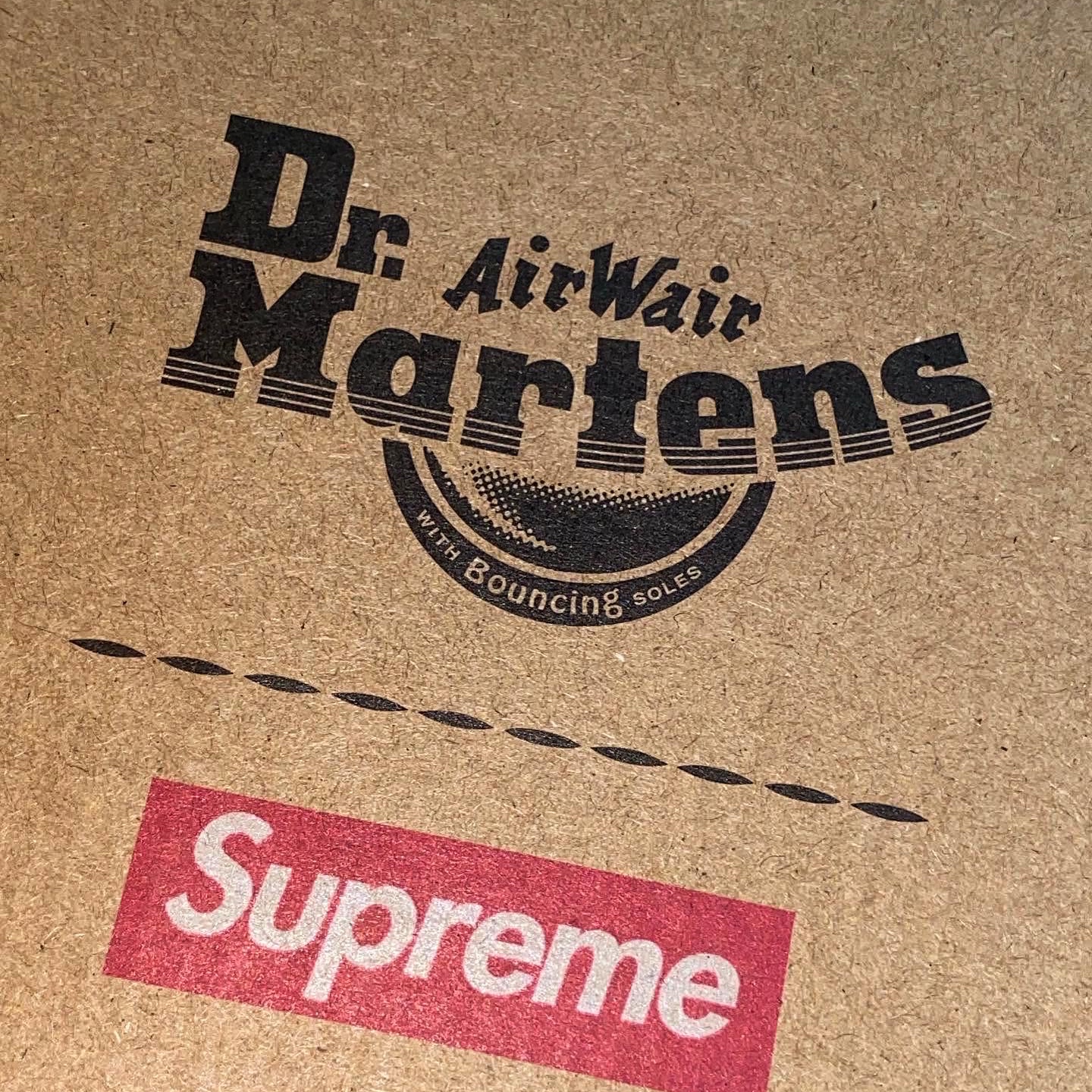 Dr. Martens x Supreme Spiderweb 3-Eye Shoe White 착용 스타일 - 4