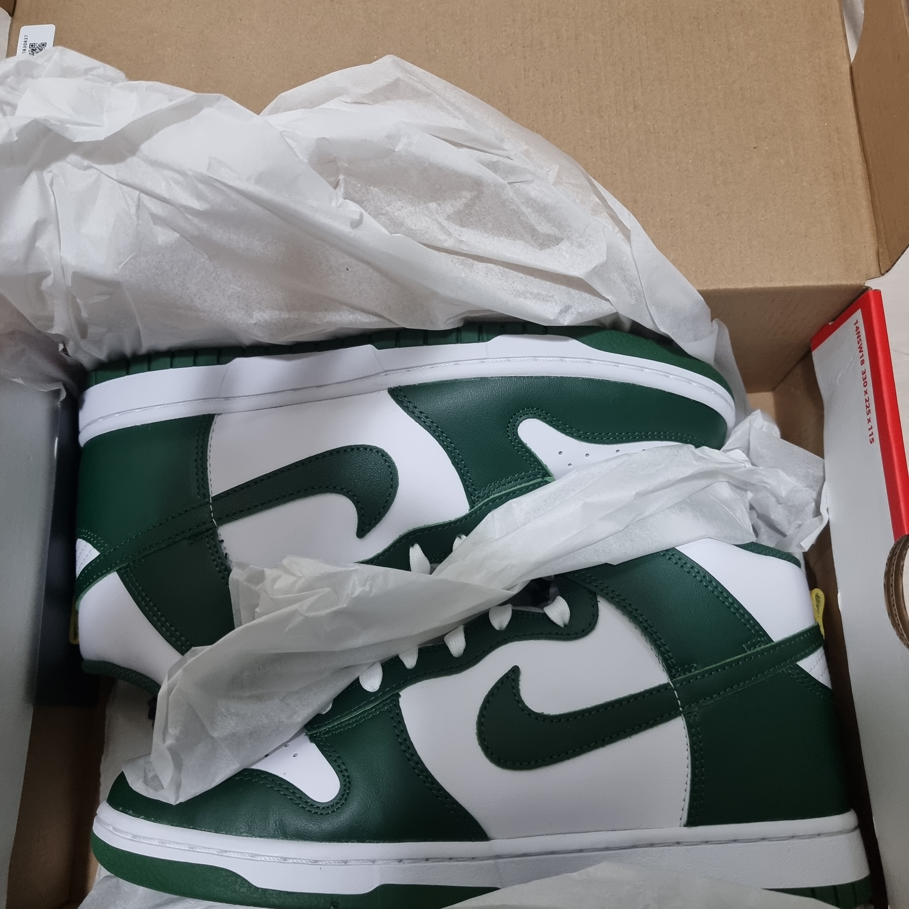 Nike Dunk High Retro Noble Green 착용 스타일 - 2