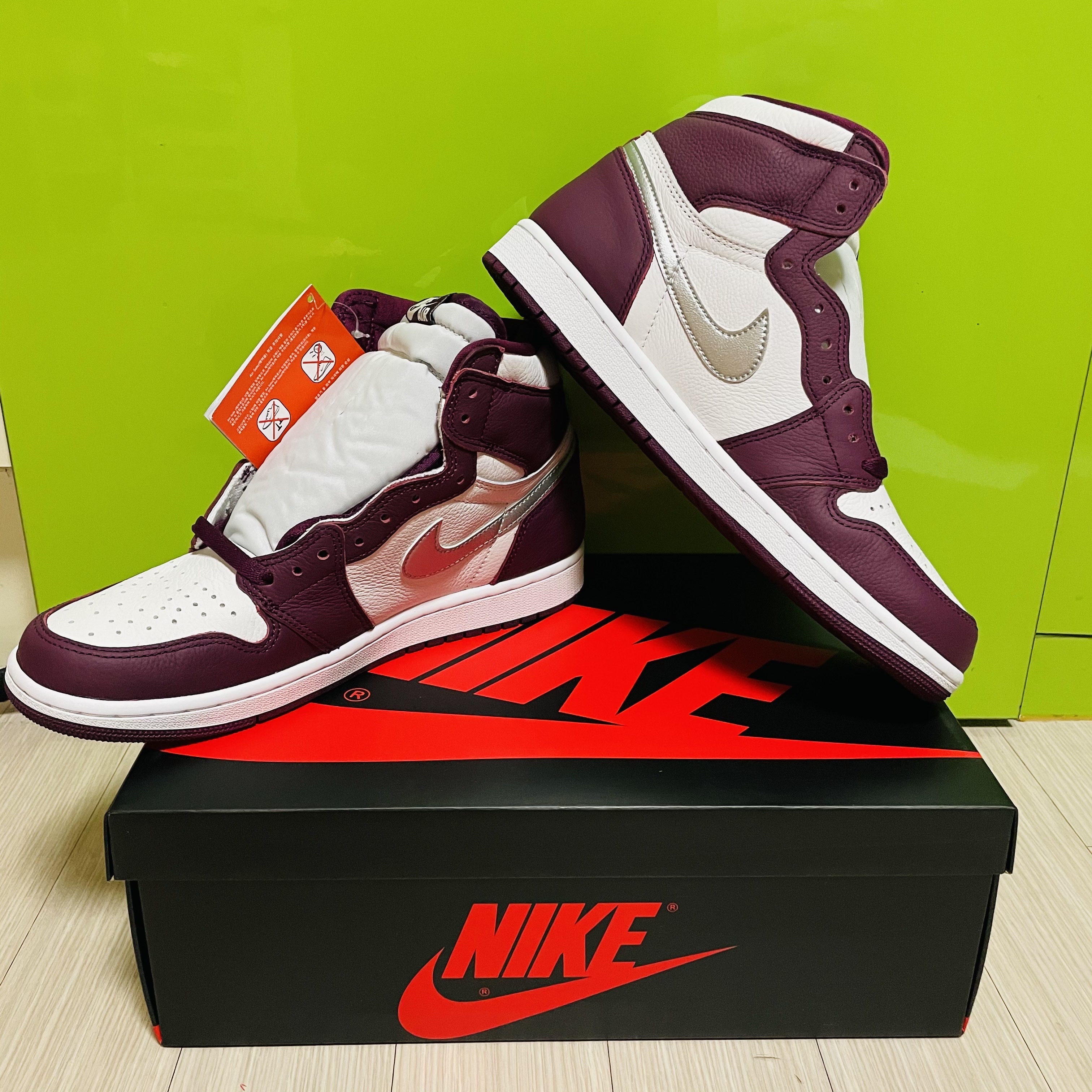 Jordan 1 Retro High OG Bordeaux 착용 스타일 - 2