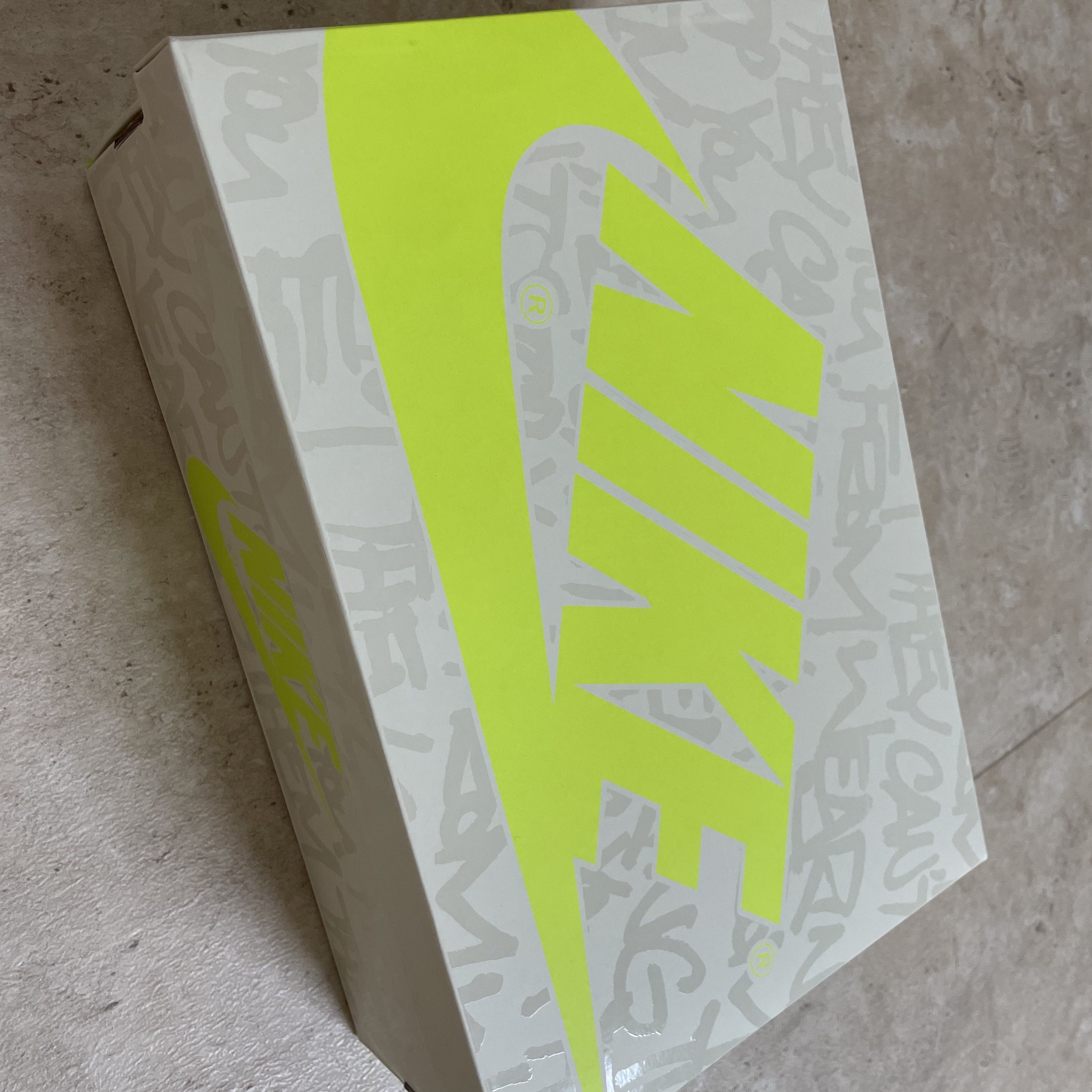 Jordan 1 Retro High OG Volt 착용 스타일 - 1