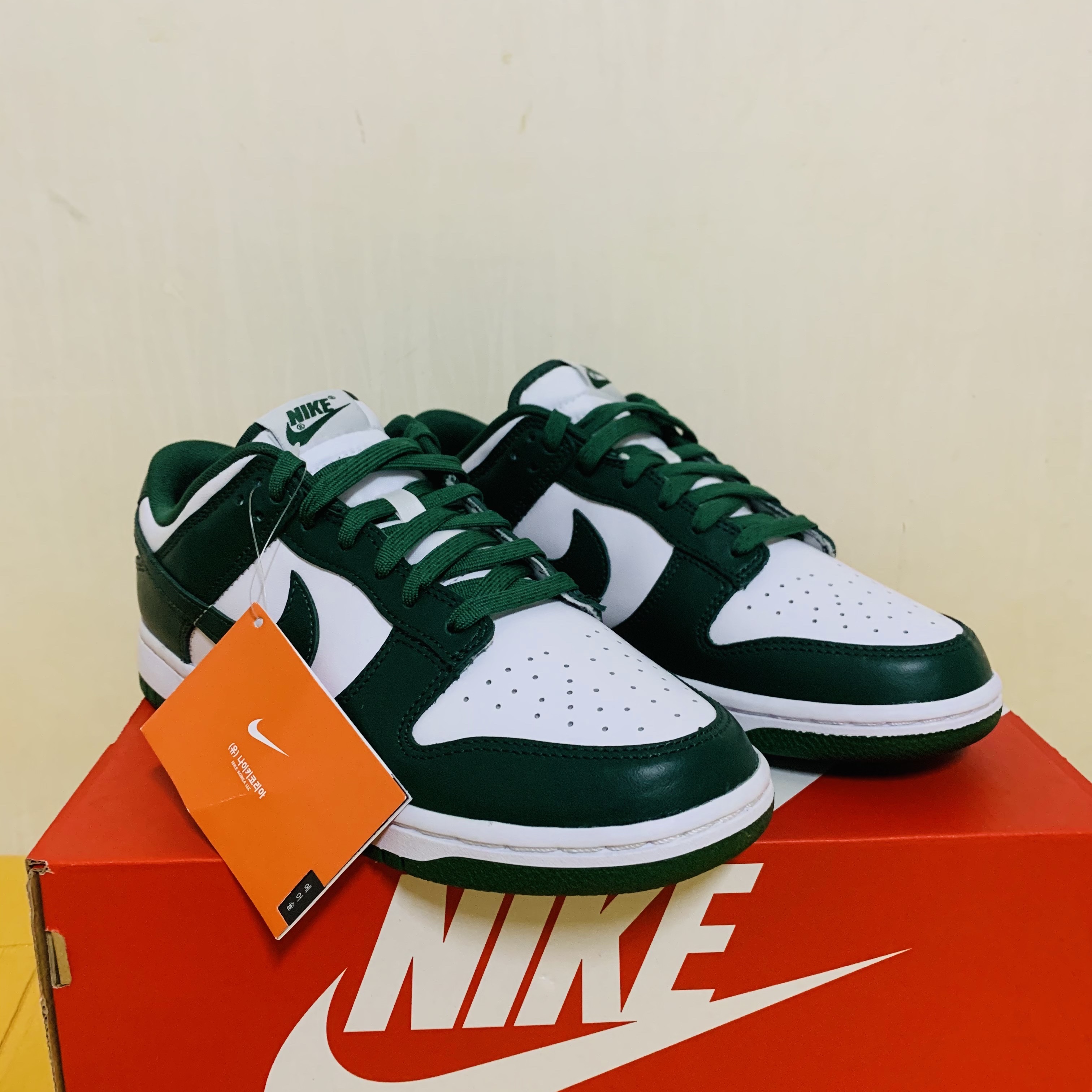 Nike Dunk Low Retro Varsity Green 착용 스타일 - 2