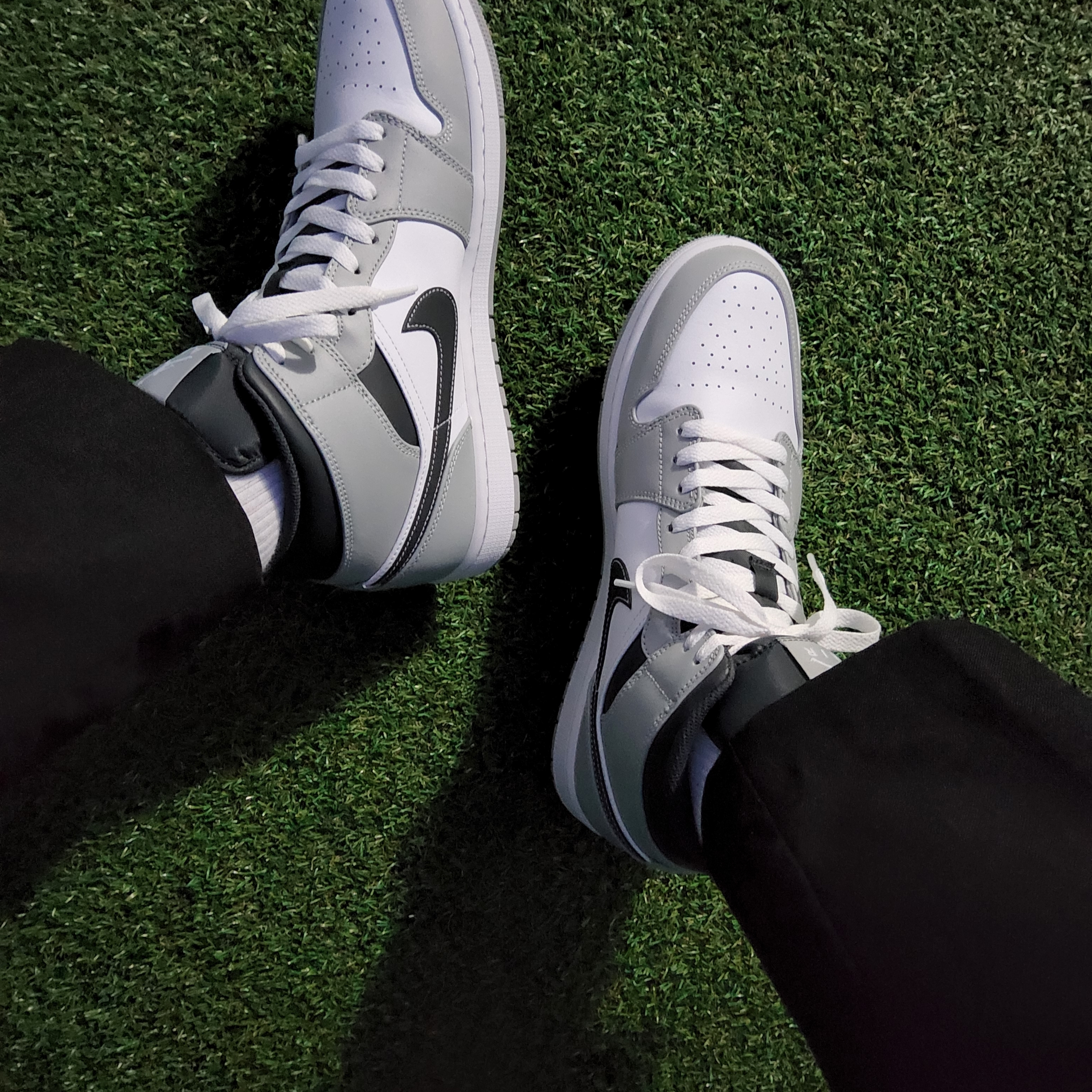 Jordan 1 Mid Light Smoke Grey Anthracite 착용 스타일