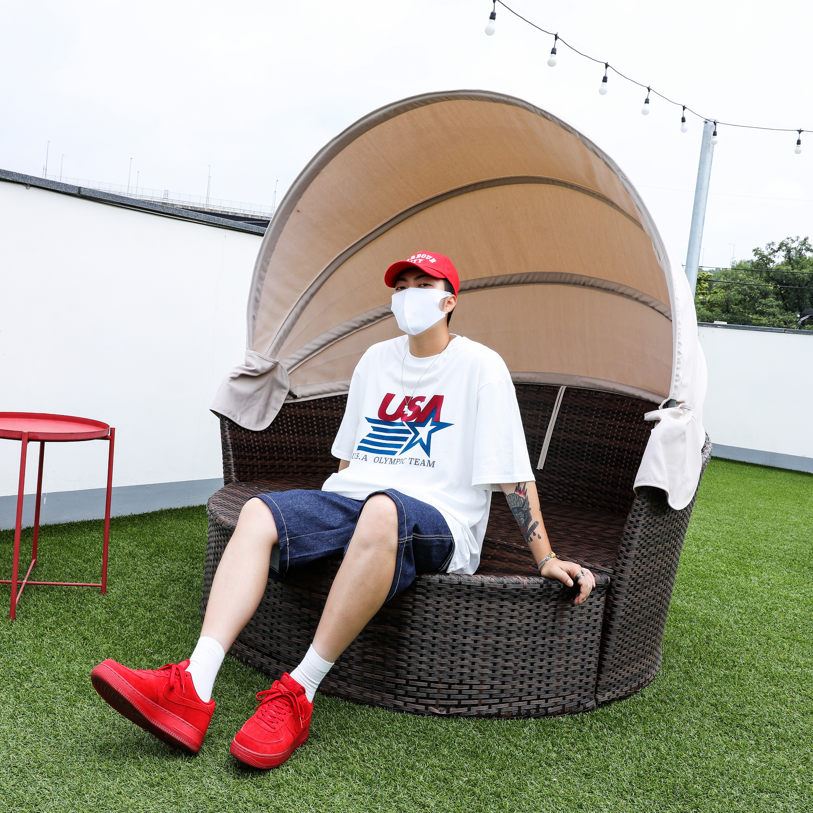 Nike Air Force 1 '07 LV8 Gym Red 착용 스타일 - 2