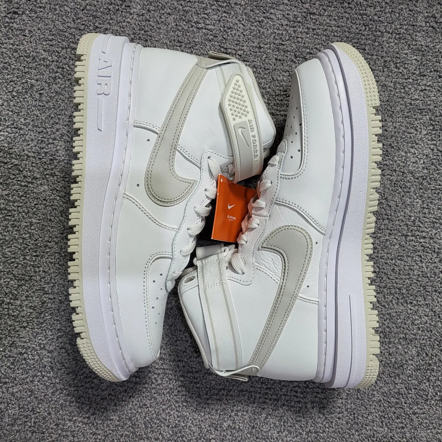 Nike Air Force 1 Boot Summit White Light Bone 착용 스타일