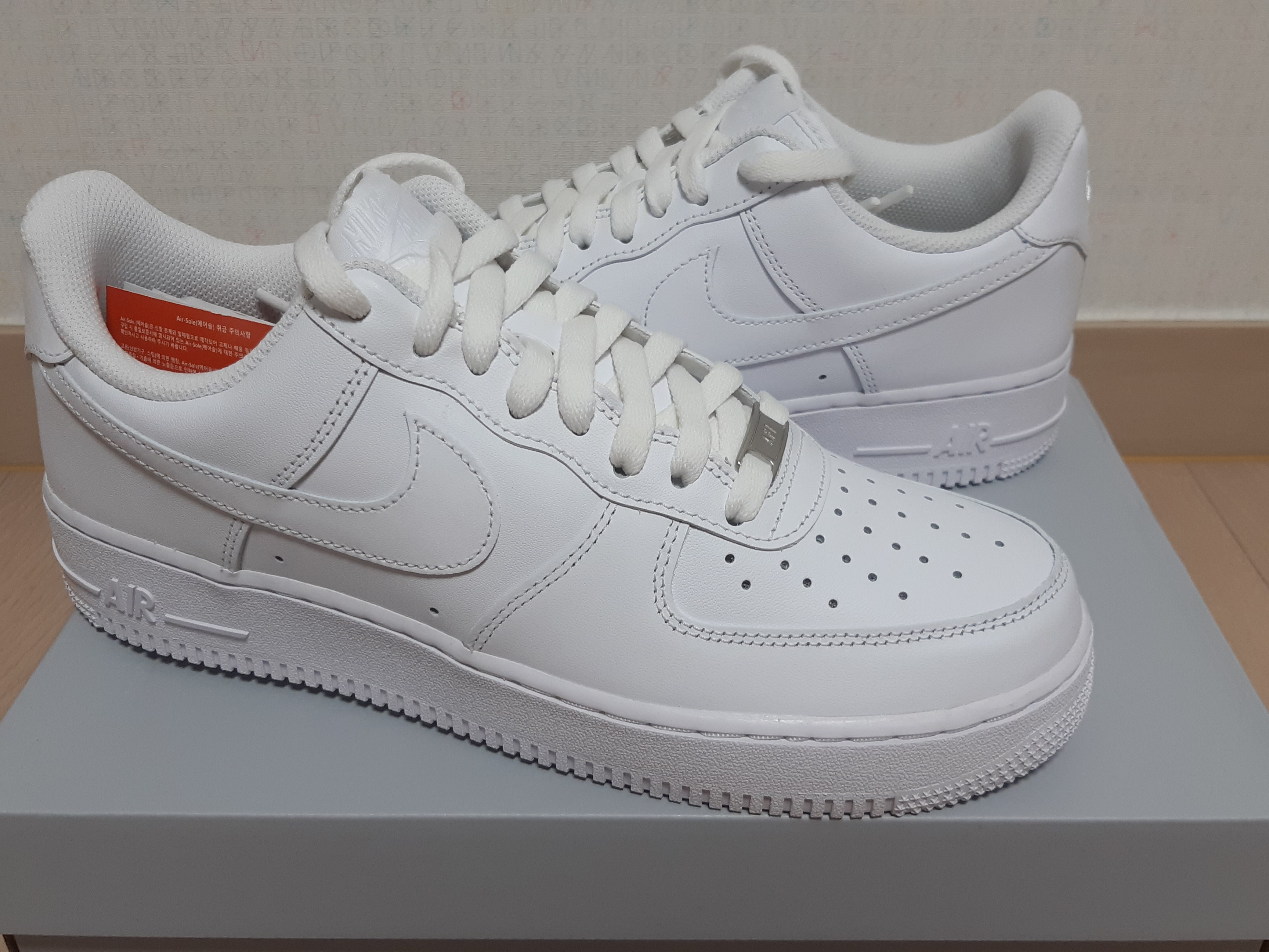 Nike Air Force 1 '07 Low White 착용 스타일 - 2