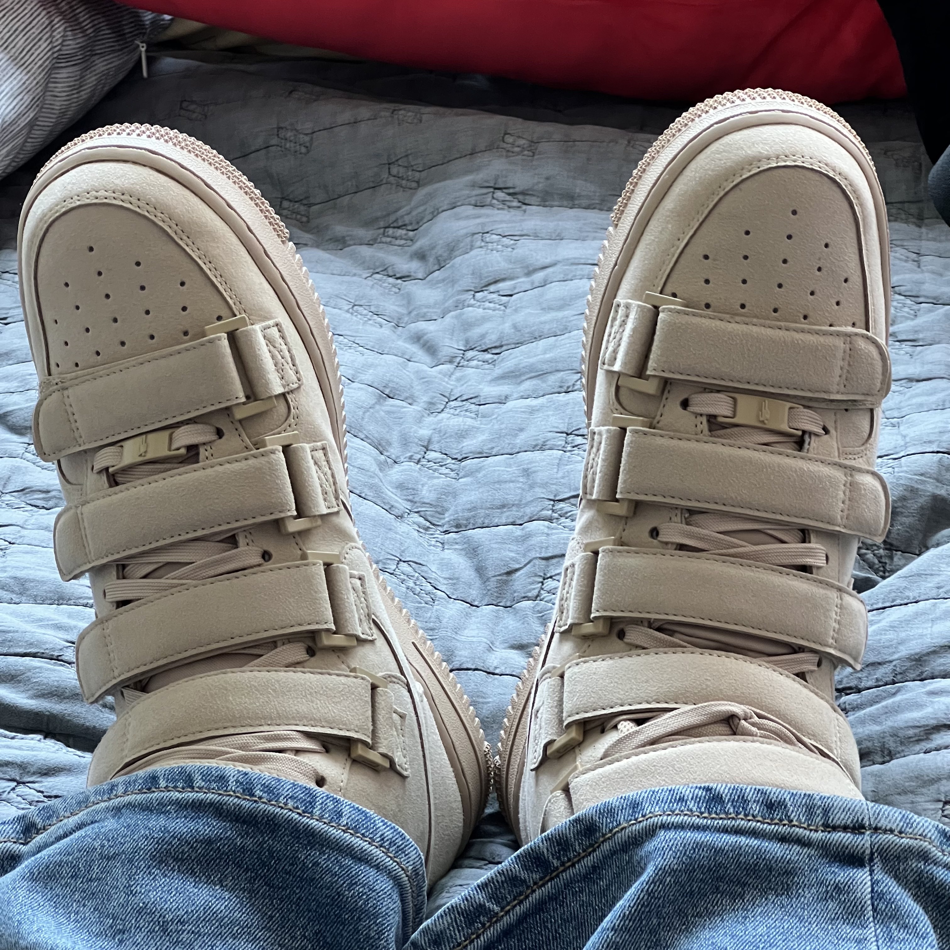Nike x Billie Eilish Air Force 1 High '07 SP Mushroom 착용 스타일 - 3