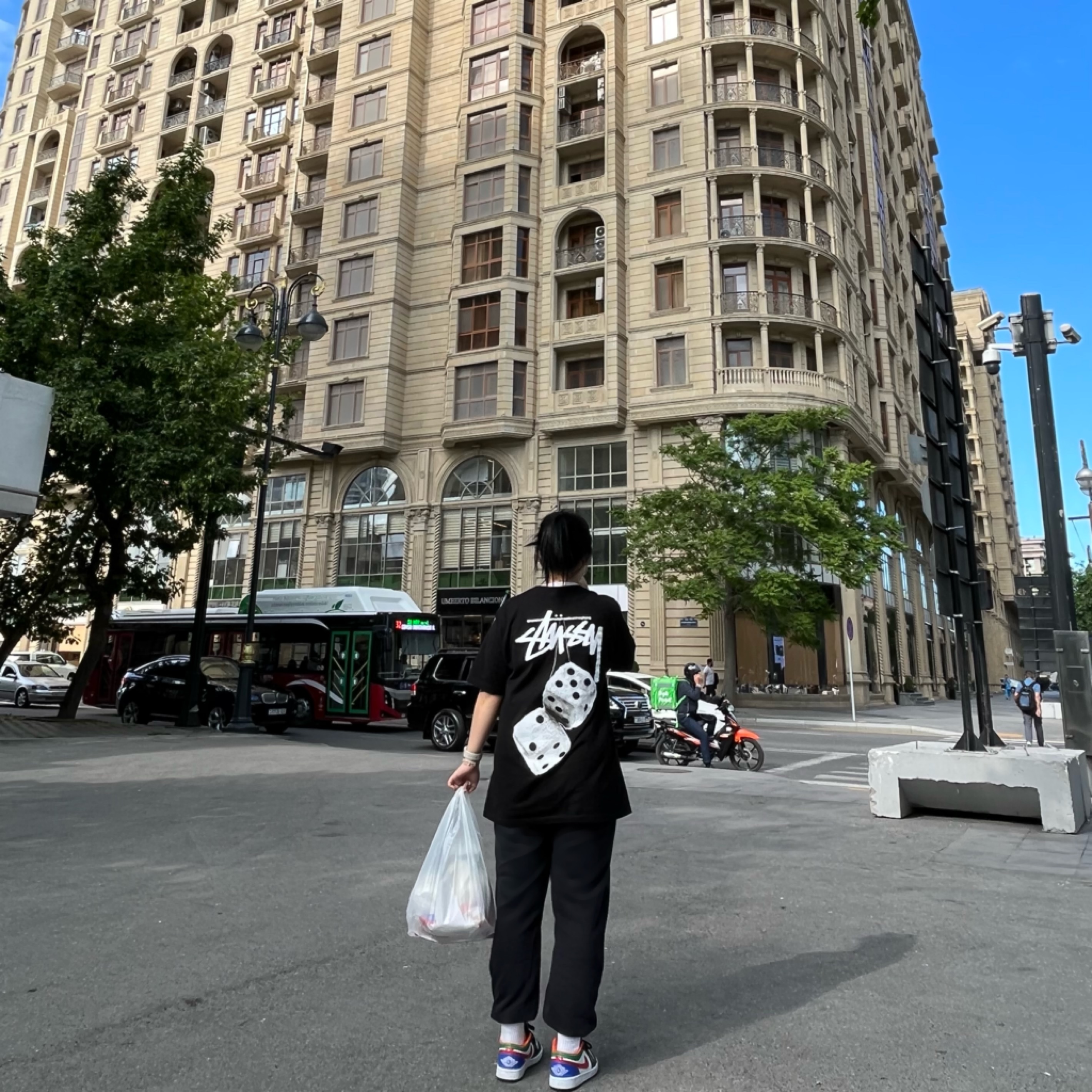 Stussy Fuzzy Dice T-Shirt Black, (W) Jordan 1 Low SE Multi-Color Black Toe 착용 스타일