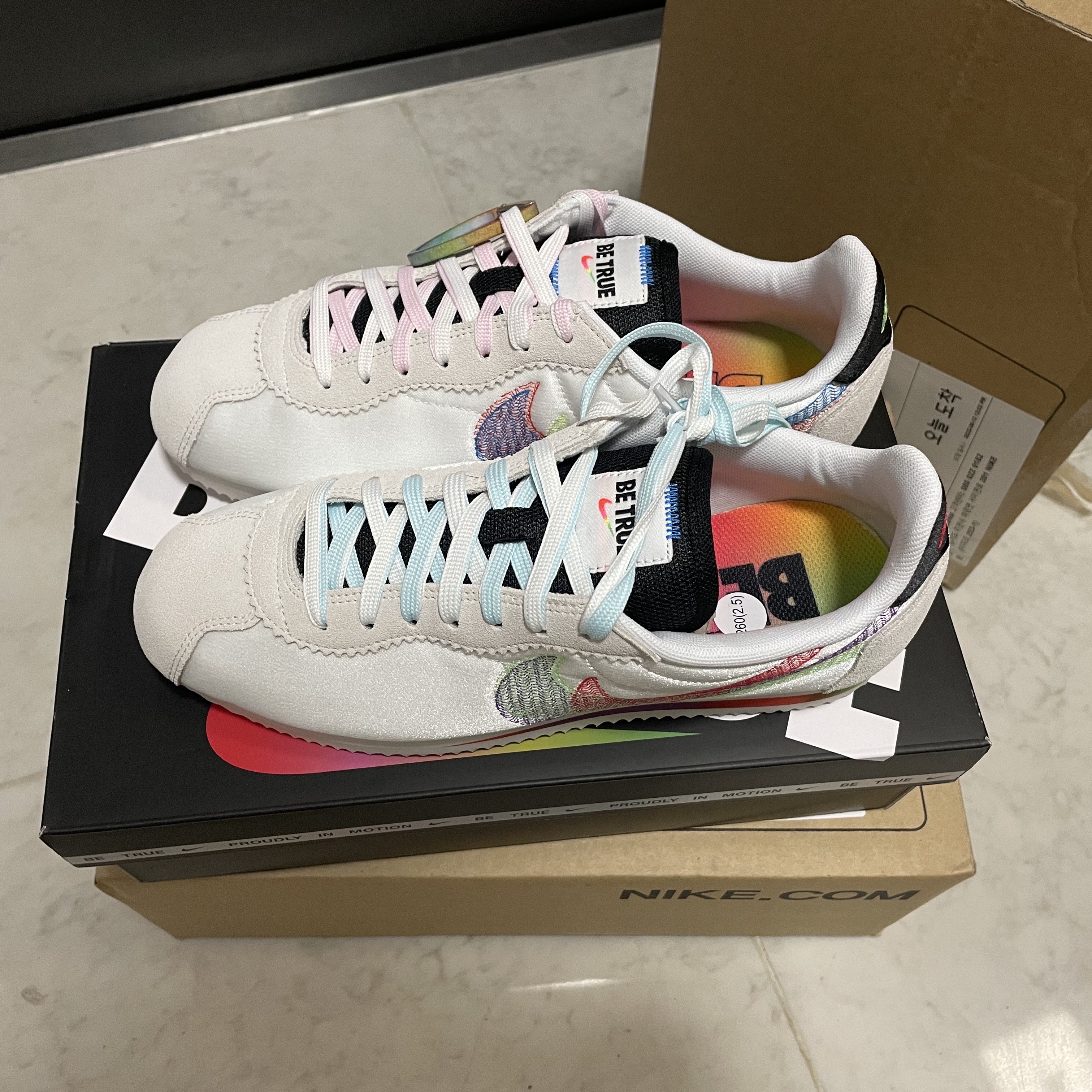 Nike Cortez Be True 착용 스타일 - 1