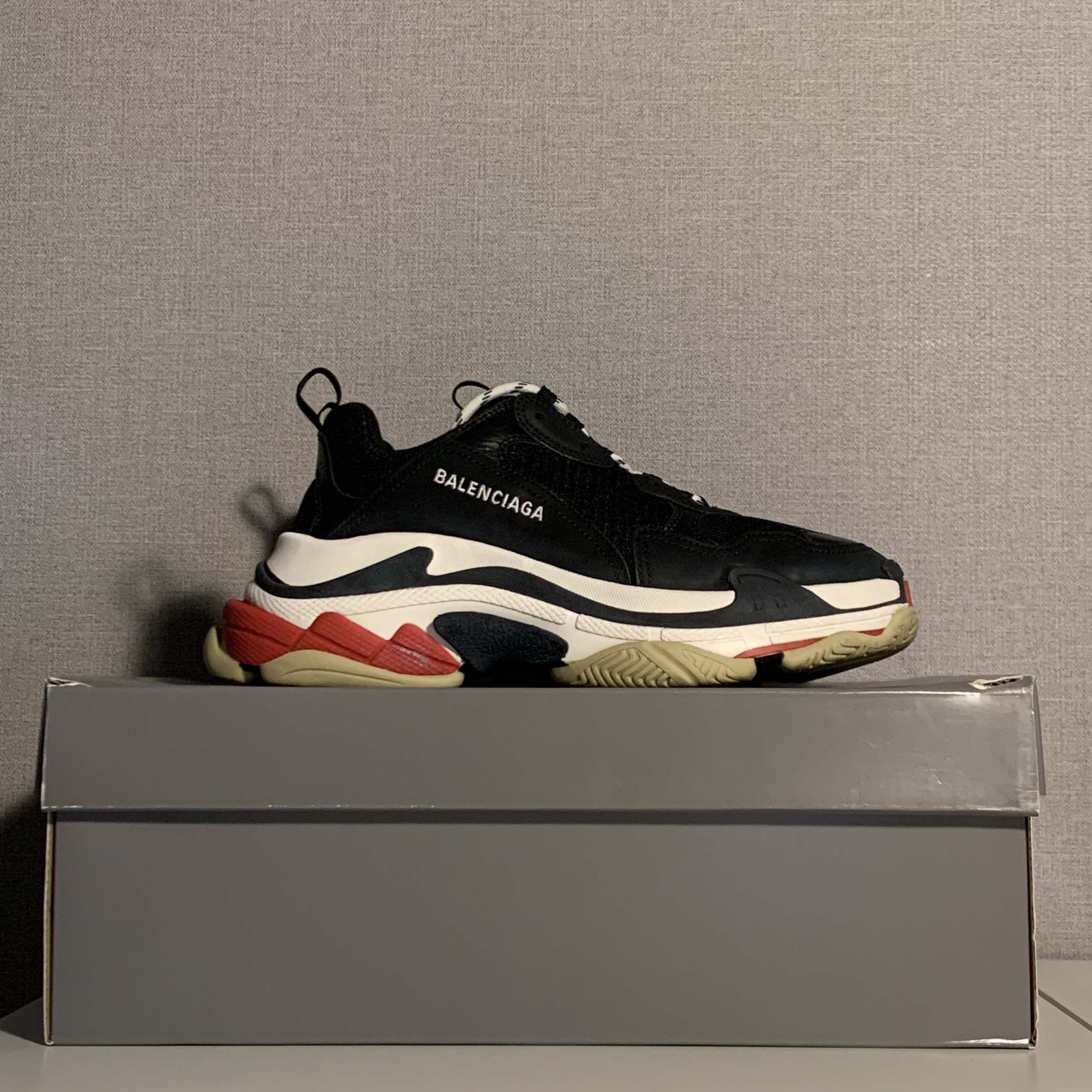 Balenciaga Triple S Trainer Black Red 2018 착용 스타일
