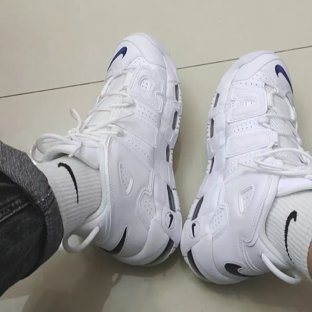 Nike Air More Uptempo 96 White Midnight Navy 착용 스타일