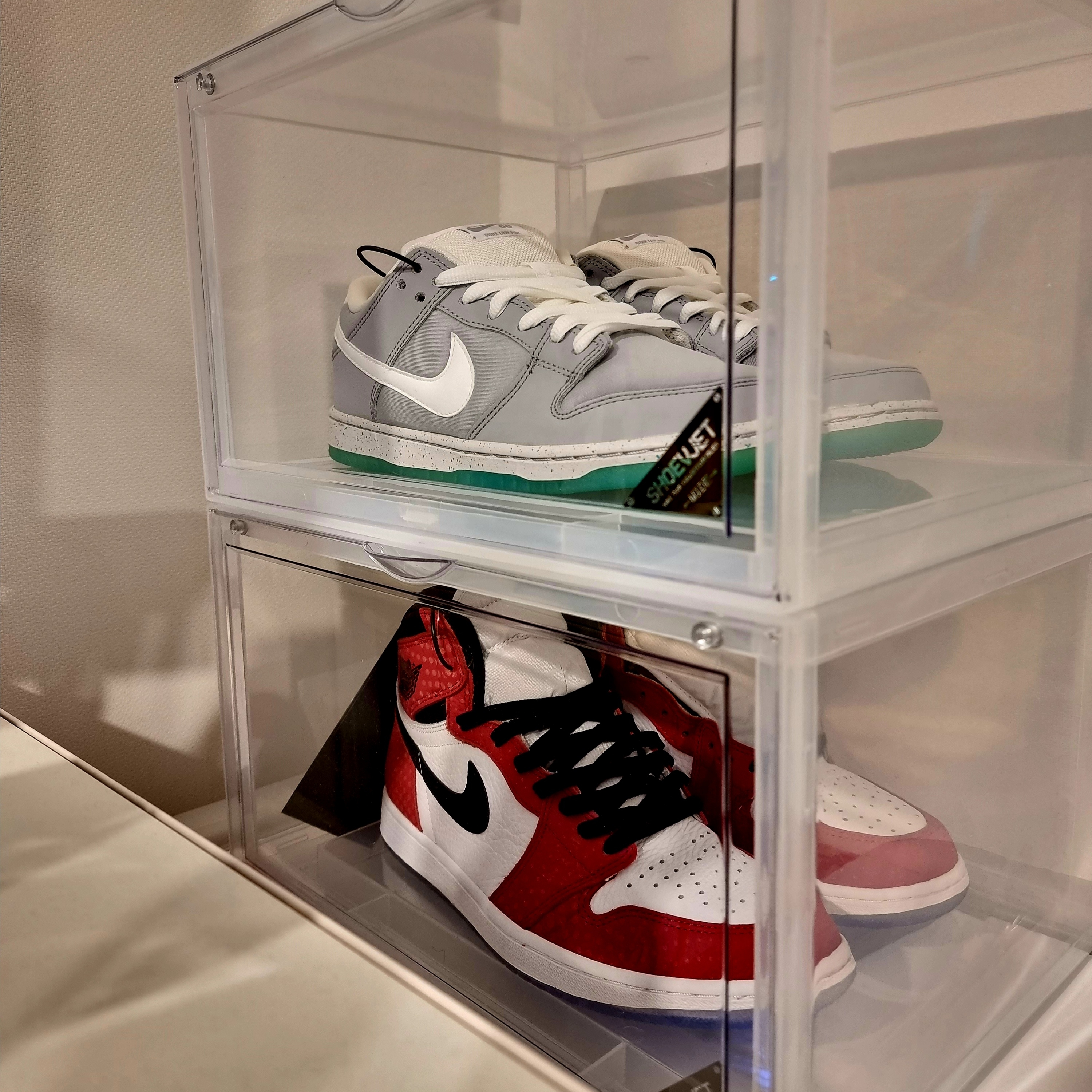 Jordan 1 Retro High Spider-Man Origin Story, Nike SB Dunk Low Premium Marty McFly 착용 스타일