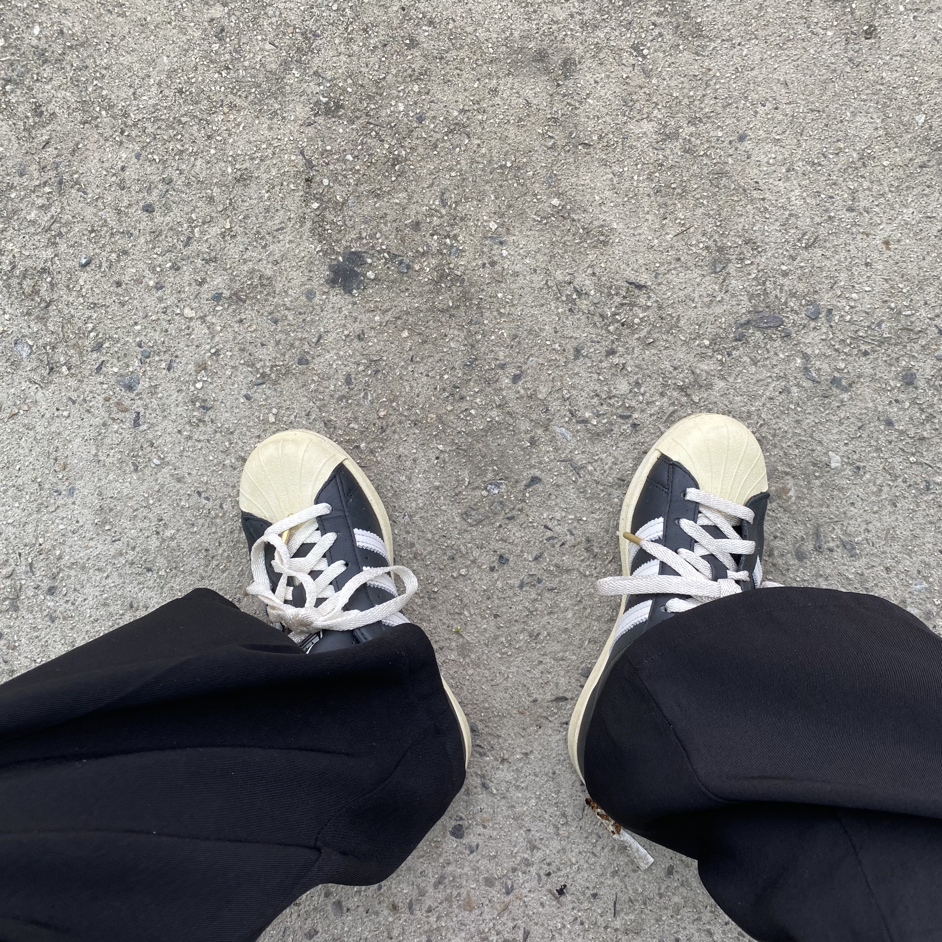 Adidas Superstar Premium Black White 착용 스타일
