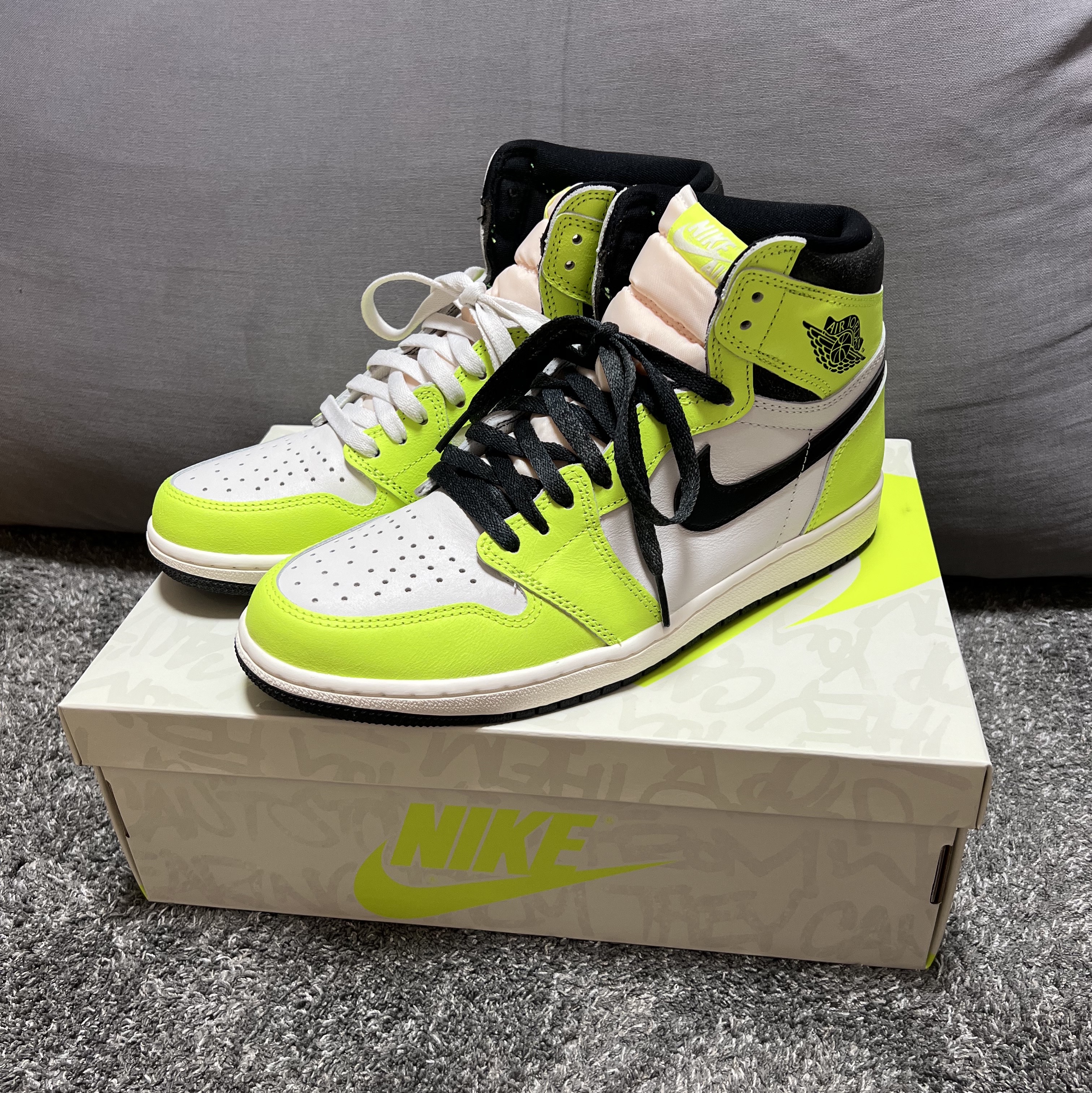 Jordan 1 Retro High OG Volt 착용 스타일 - 3