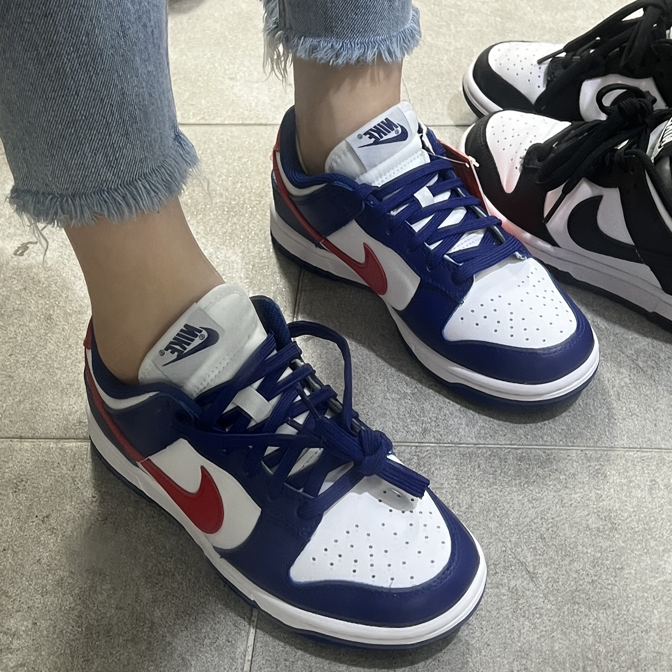 (W) Nike Dunk Low White and University Red 착용 스타일