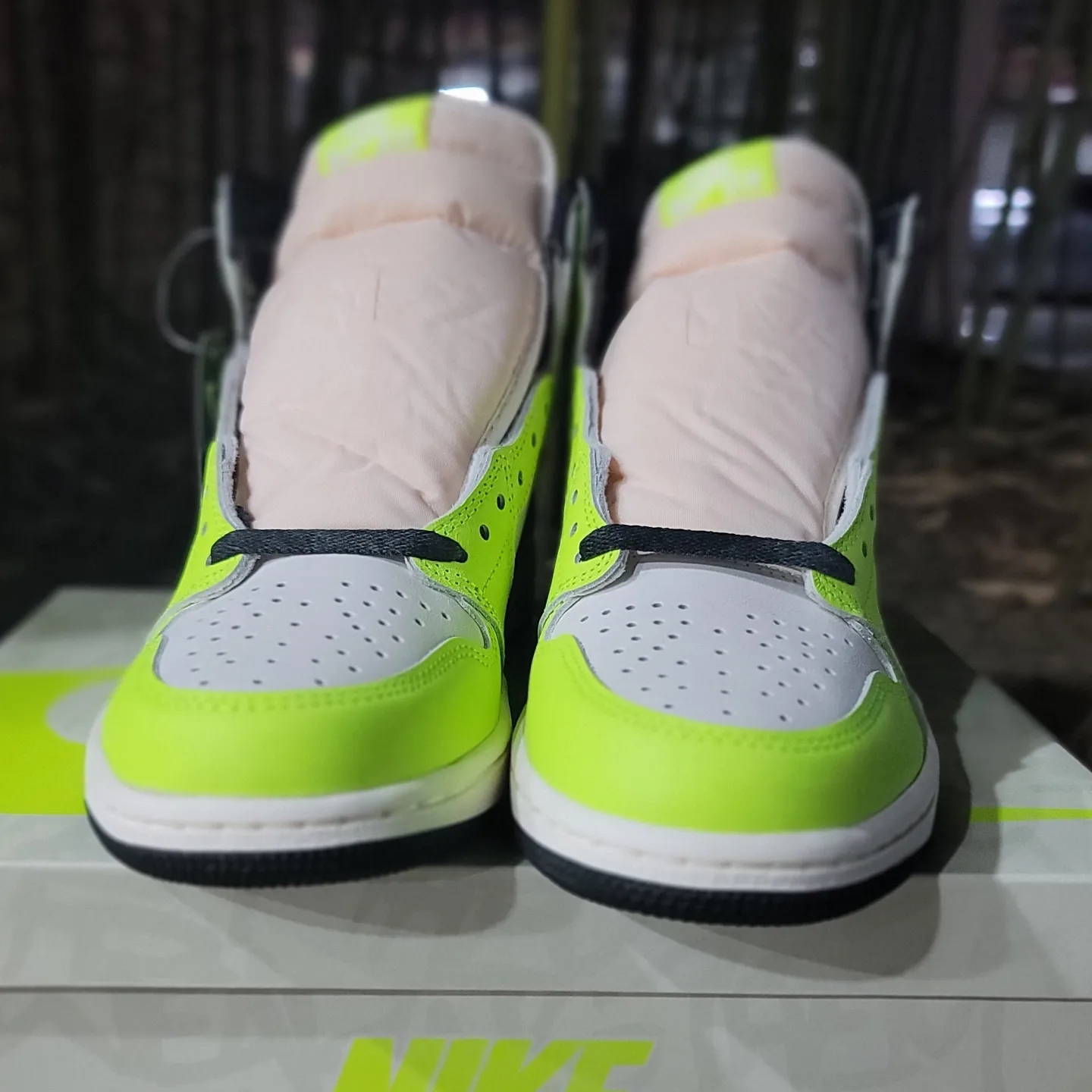 Jordan 1 Retro High OG Volt 착용 스타일 - 2