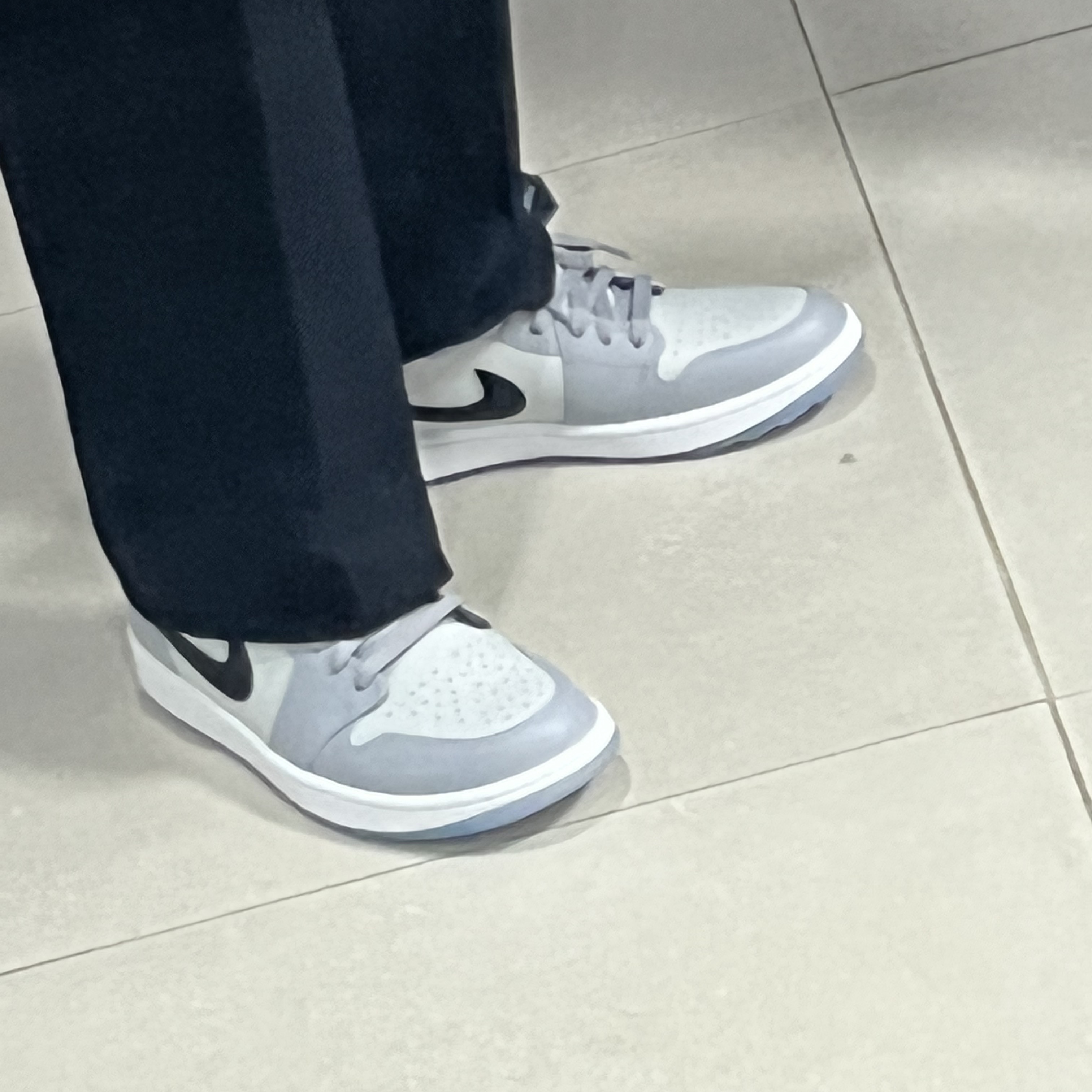 Jordan 1 Low Golf Wolf Grey 착용 스타일 - 1