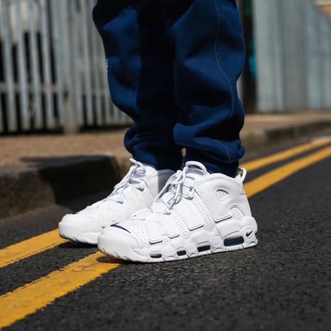 Nike Air More Uptempo 96 White Midnight Navy 착용 스타일 - 2