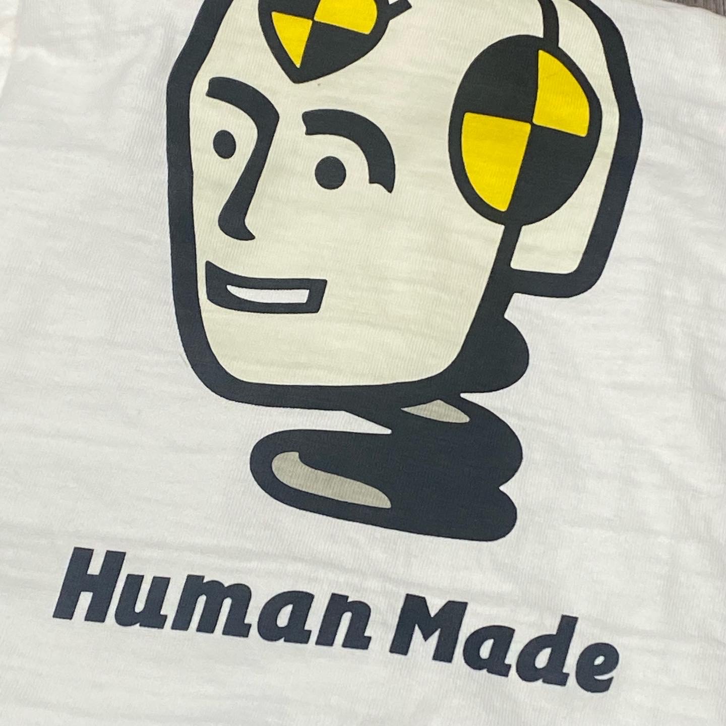 Adidas Yeezy Foam RNNR Sand, Human Made x A$AP Rocky Human Testing T-Shirt White 착용 스타일 - 2