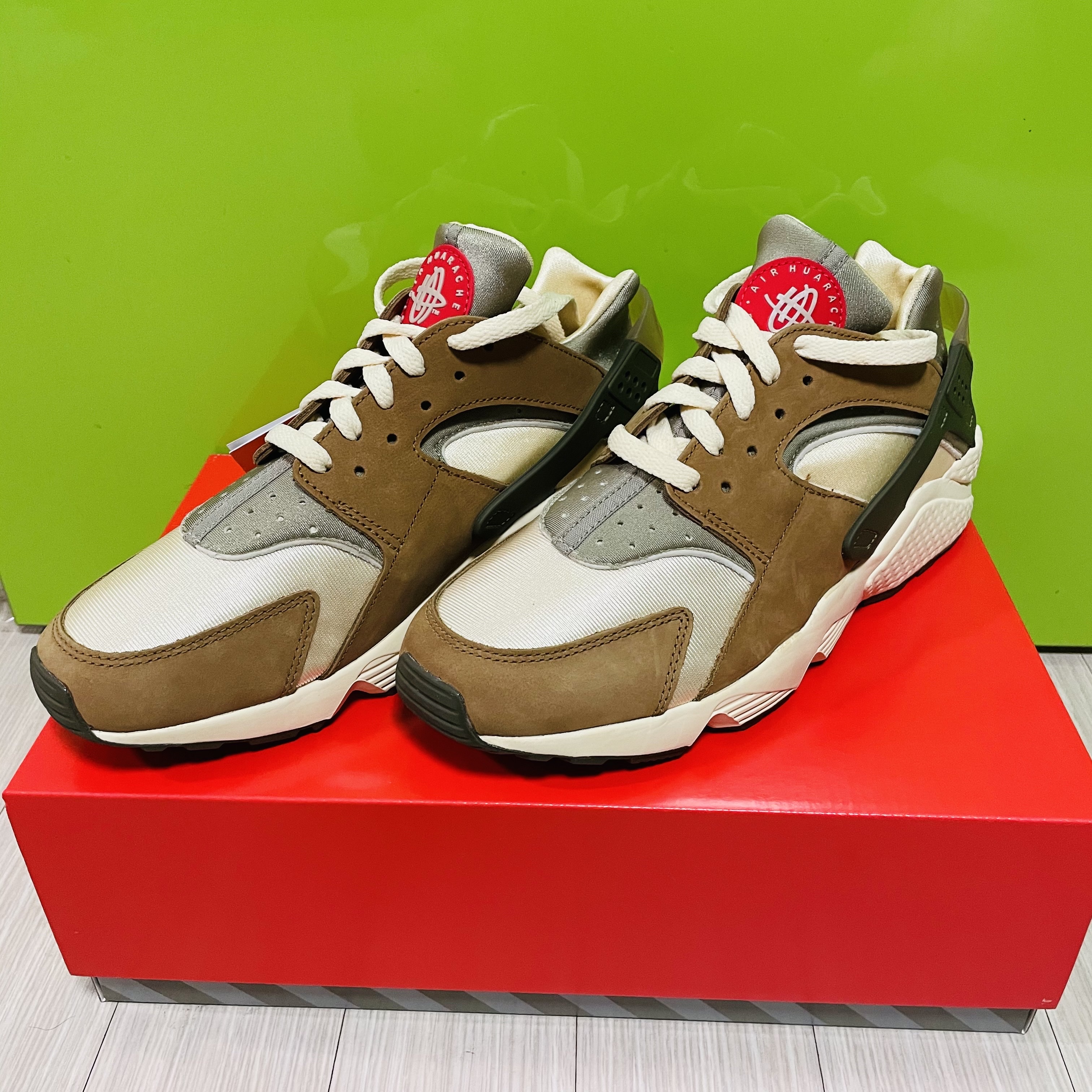 Nike x Stussy Air Huarache LE Desert Oak 착용 스타일 - 1