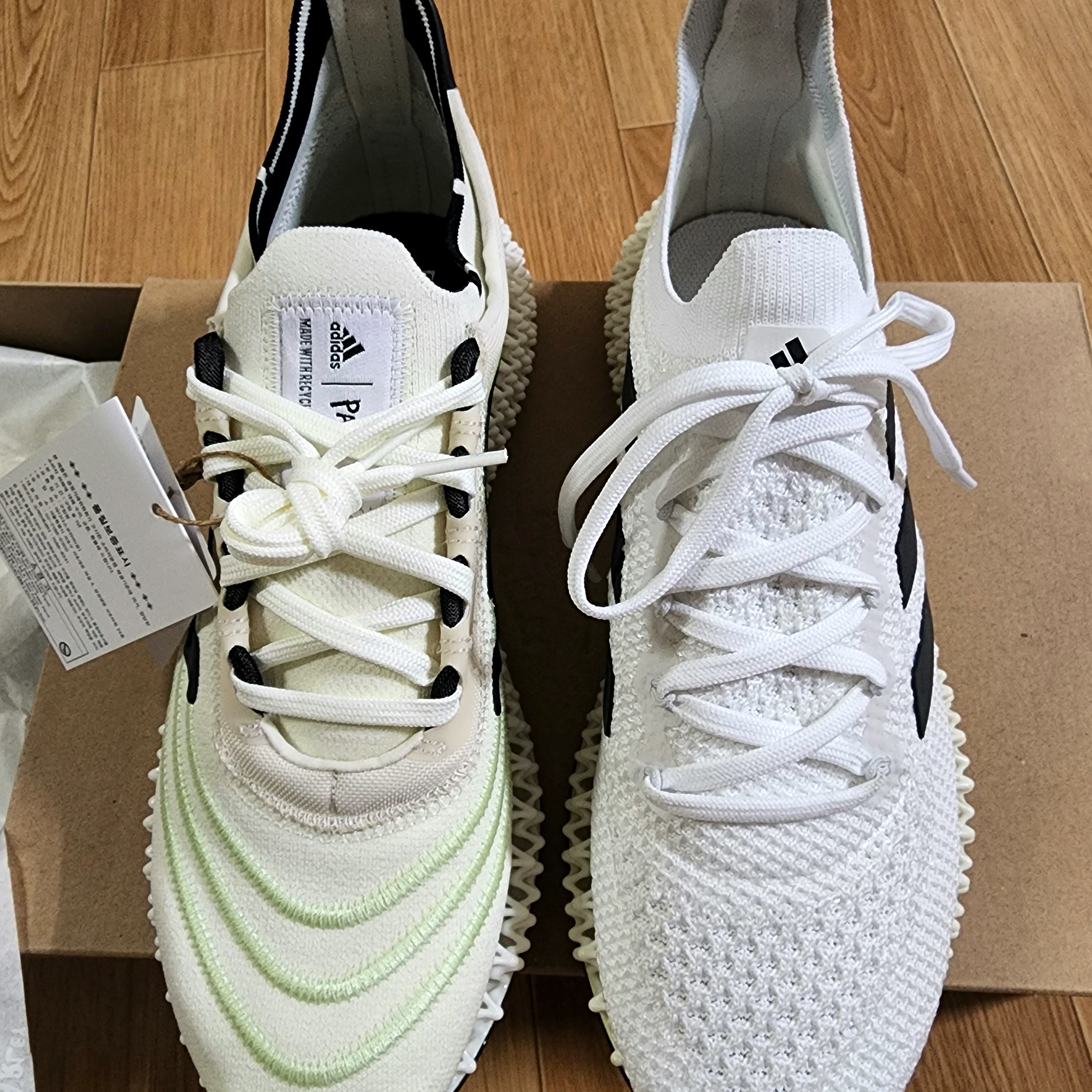 Adidas 4DFWD White Black, Adidas x Parley 4DFWD Black Emerald 착용 스타일 - 1
