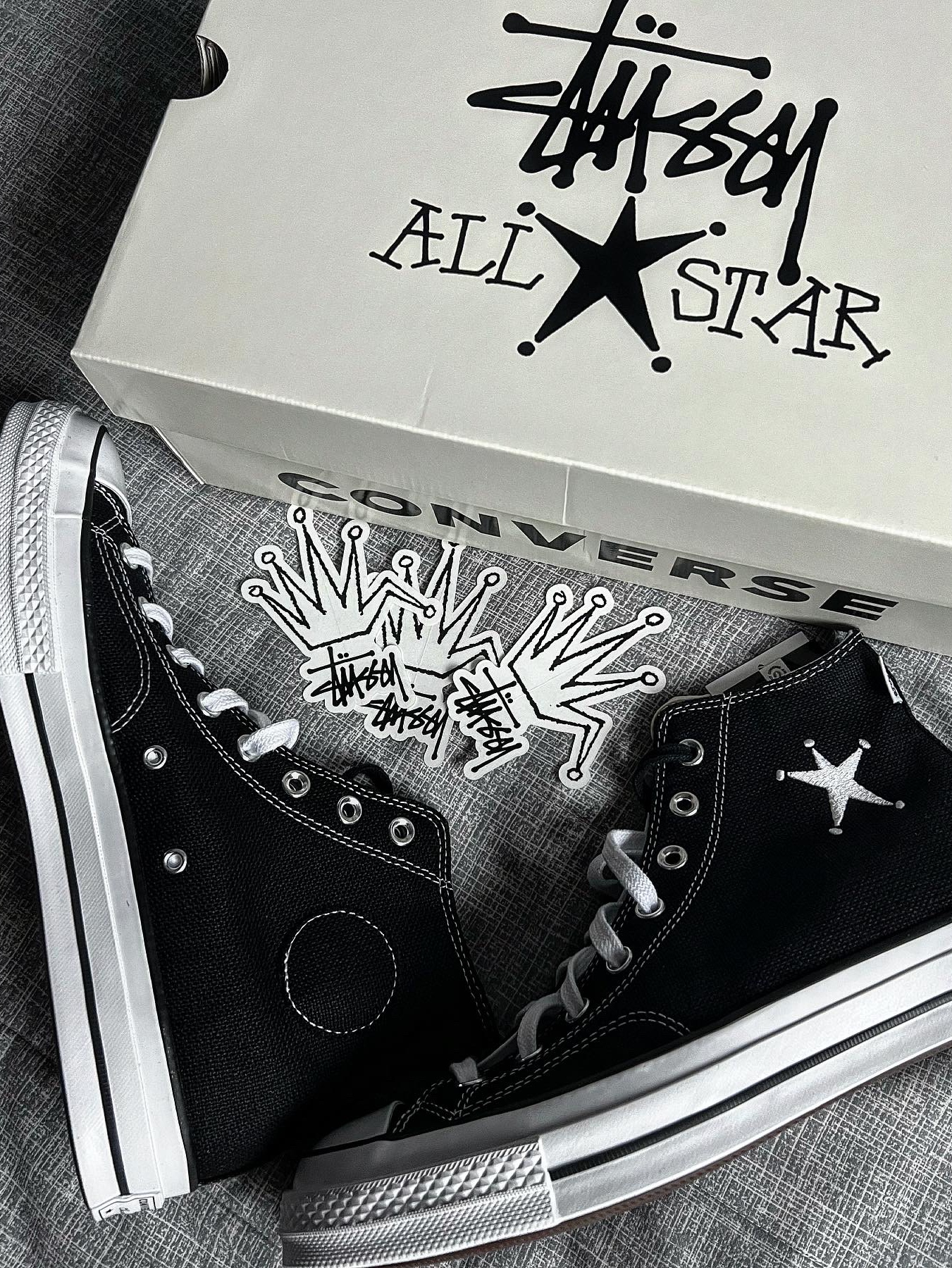 Converse x Stussy Chuck 70 High Black 착용 스타일 - 2