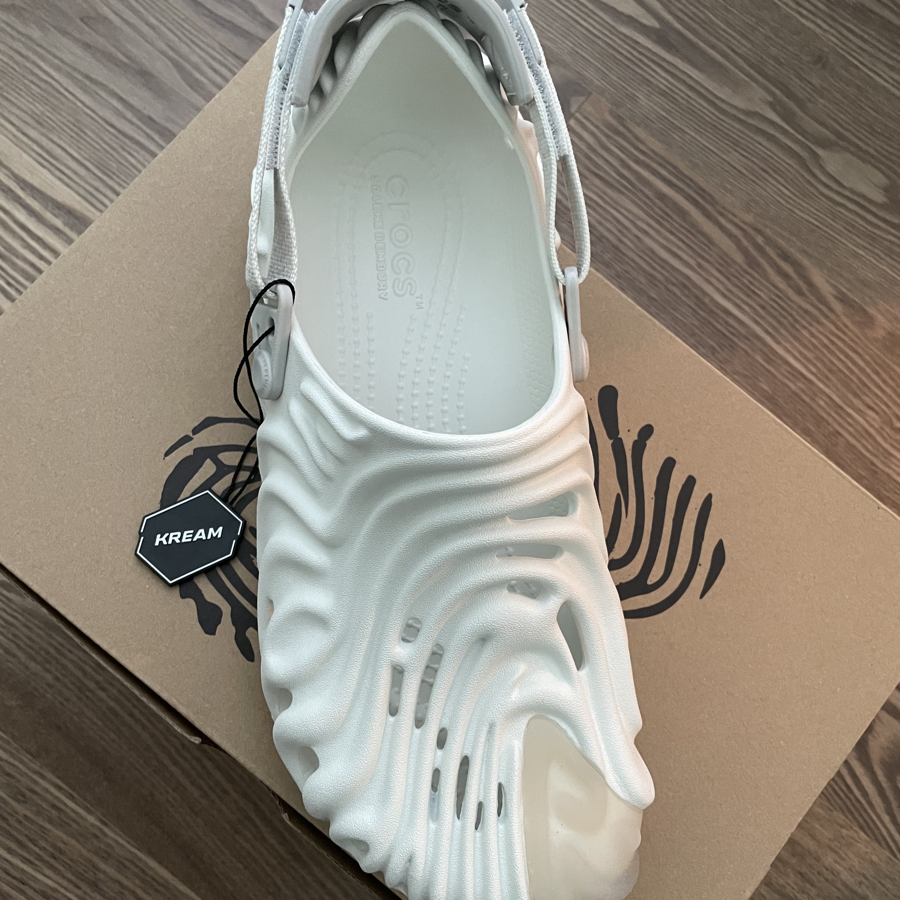 Crocs x Salehe Bembury Pollex Clog Stratus 착용 스타일 - 1