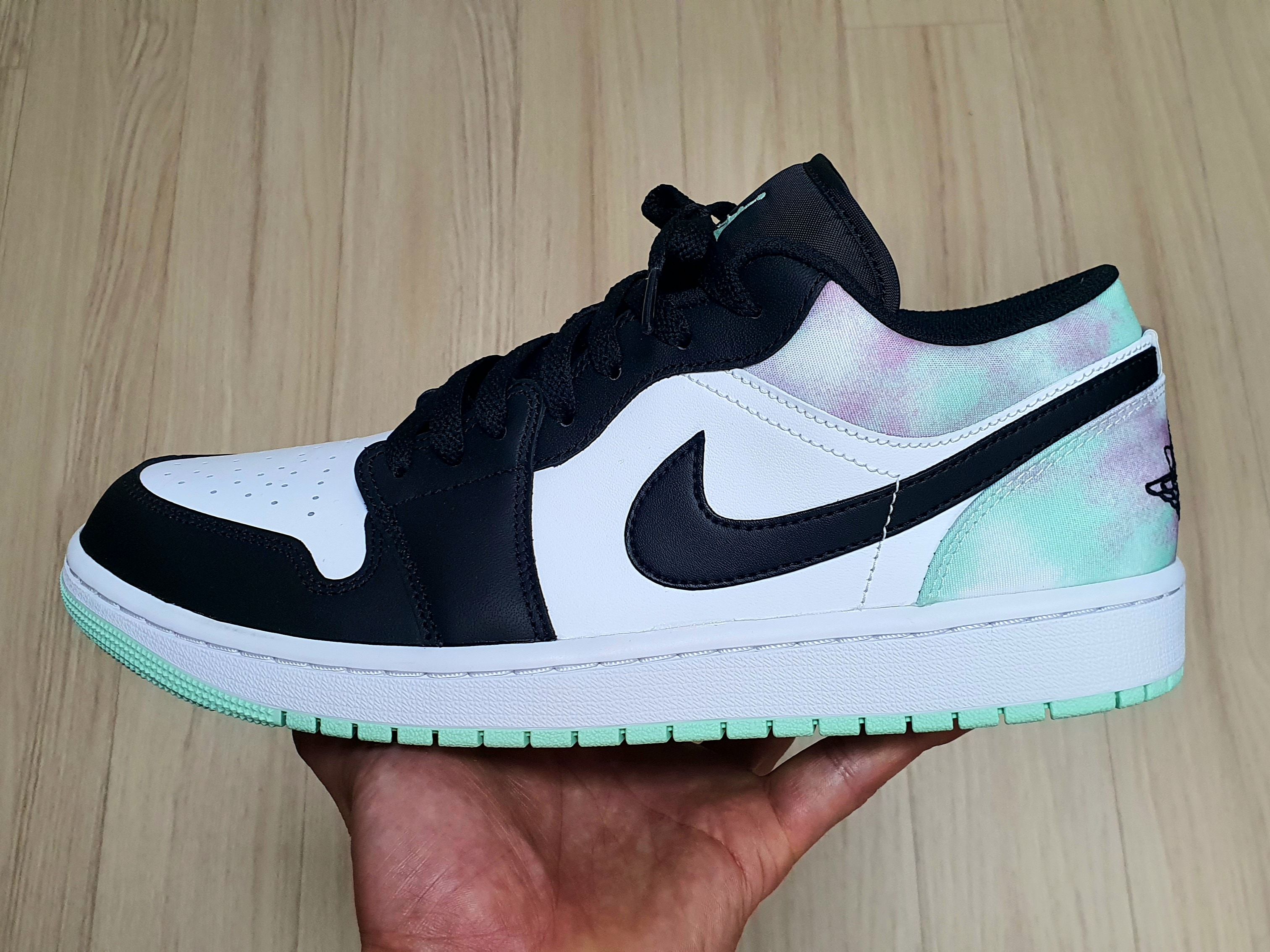 Jordan 1 Low SE White Black Tie-Dye 착용 스타일 - 2