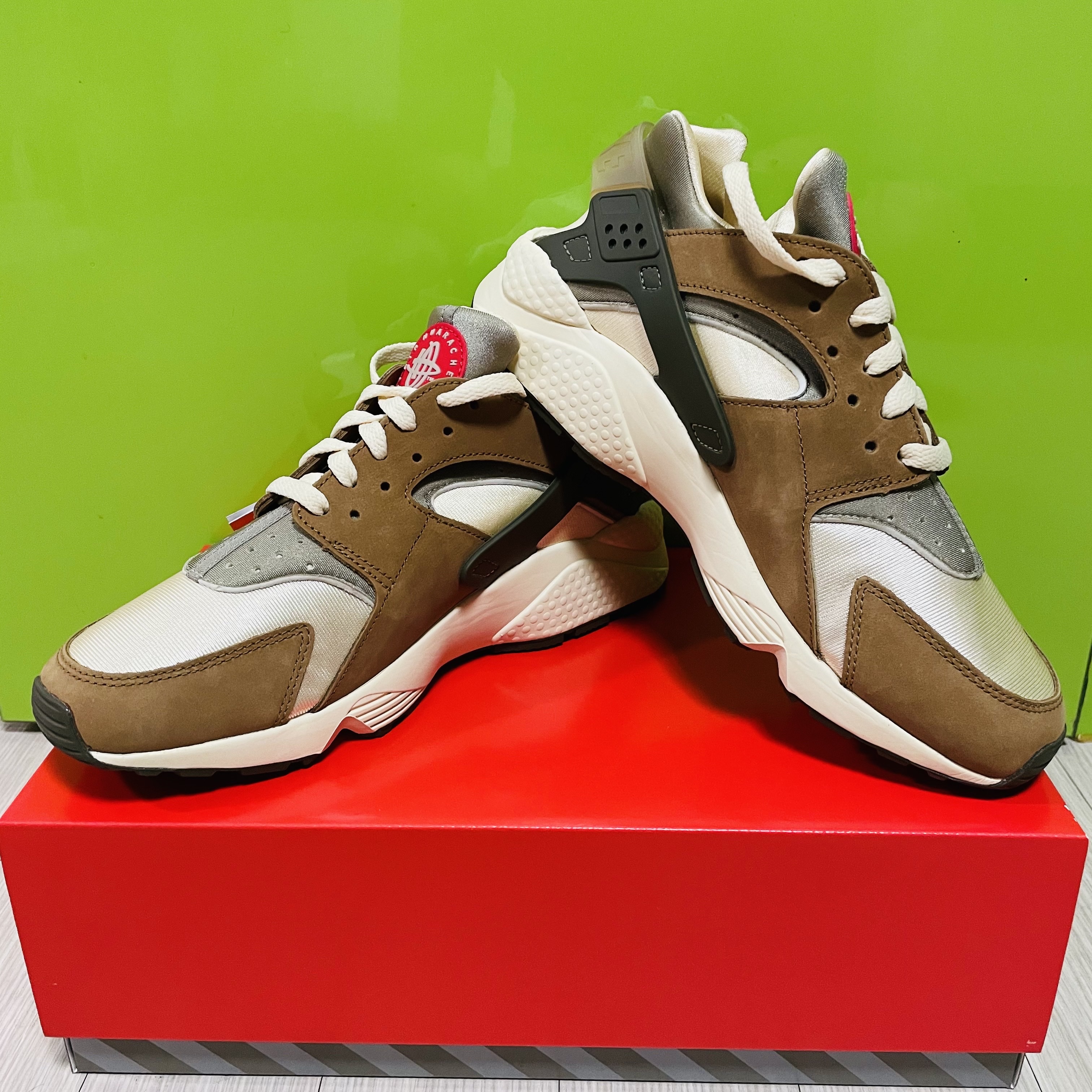 Nike x Stussy Air Huarache LE Desert Oak 착용 스타일 - 2