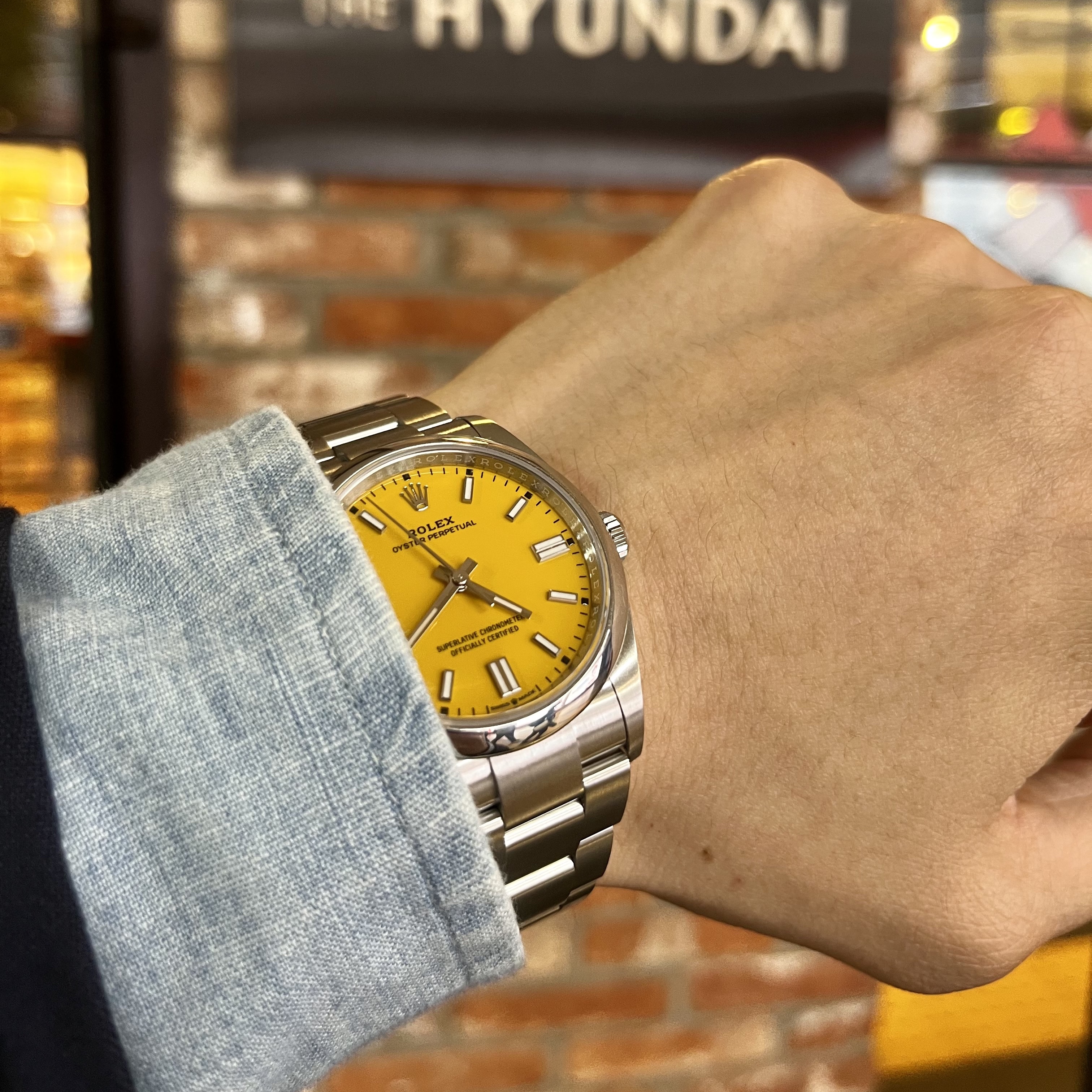 Rolex Oyster Perpetual 36mm 126000 Yellow Oyster 착용 스타일 - 3