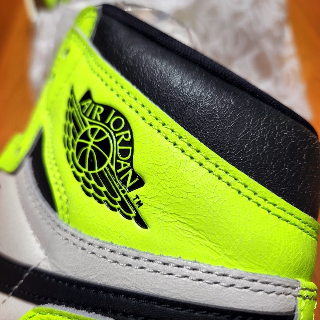 Jordan 1 Retro High OG Volt 착용 스타일 - 5