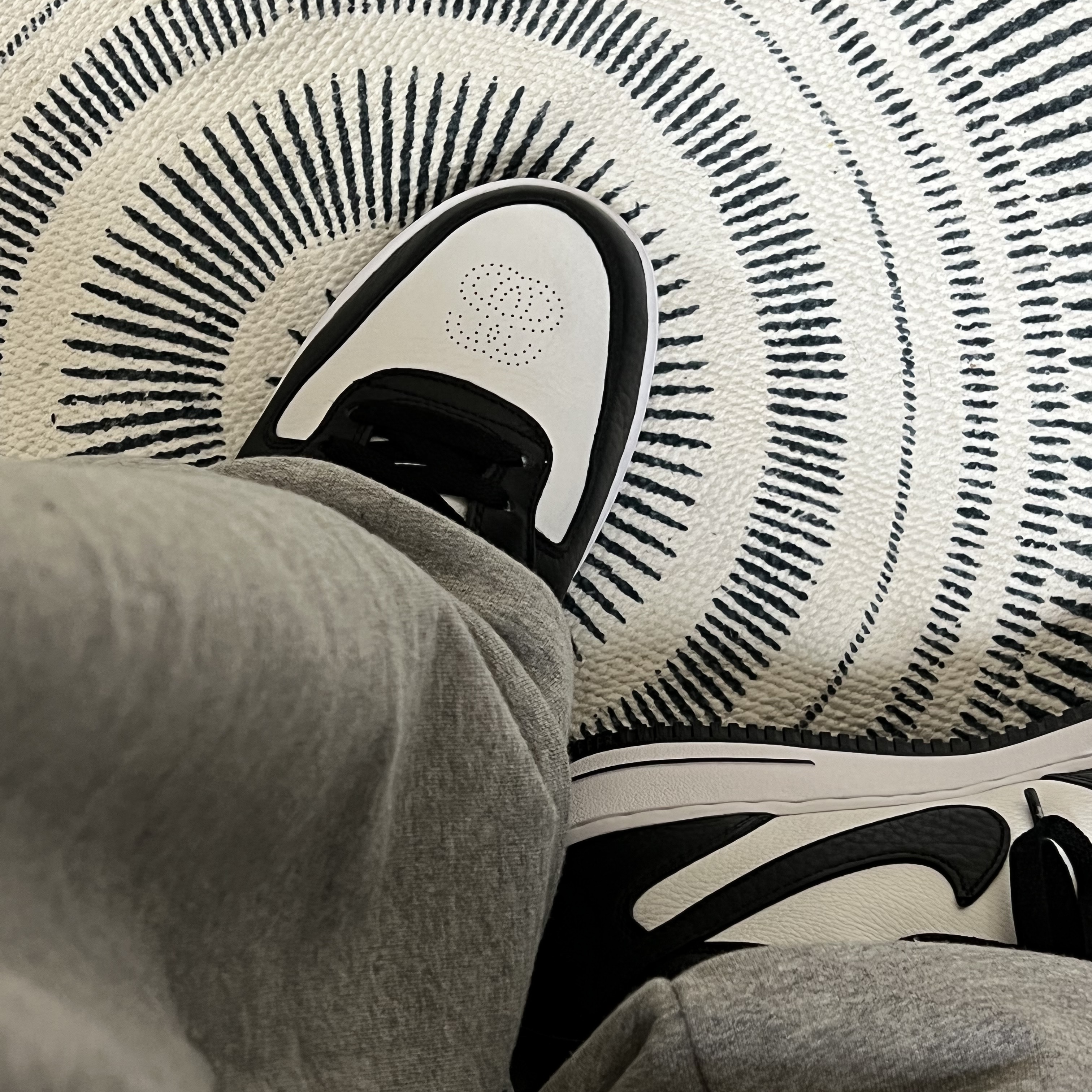 Nike x Stussy Air Force 1 '07 Mid SP Black and Light Bone 착용 스타일