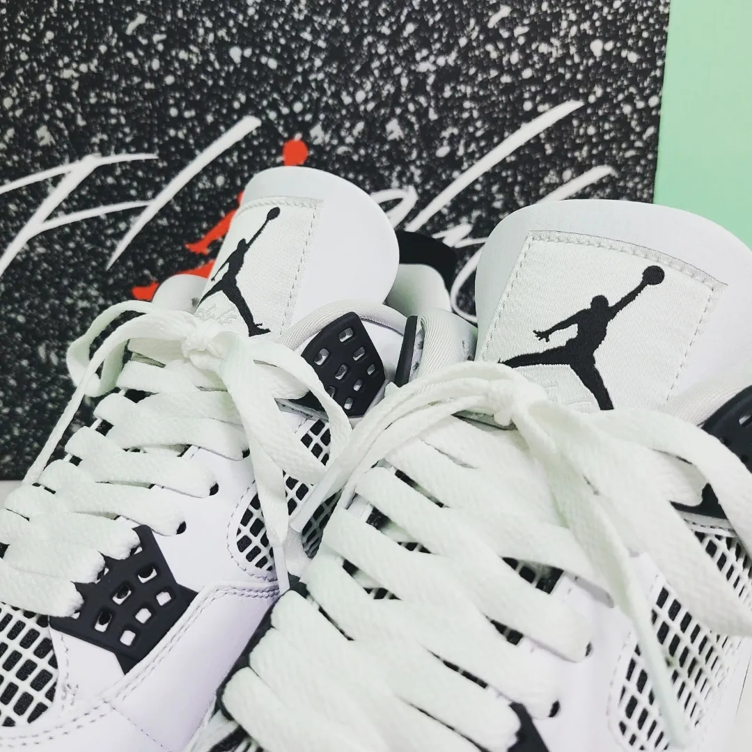 Jordan 4 Retro White and Black 착용 스타일 - 2