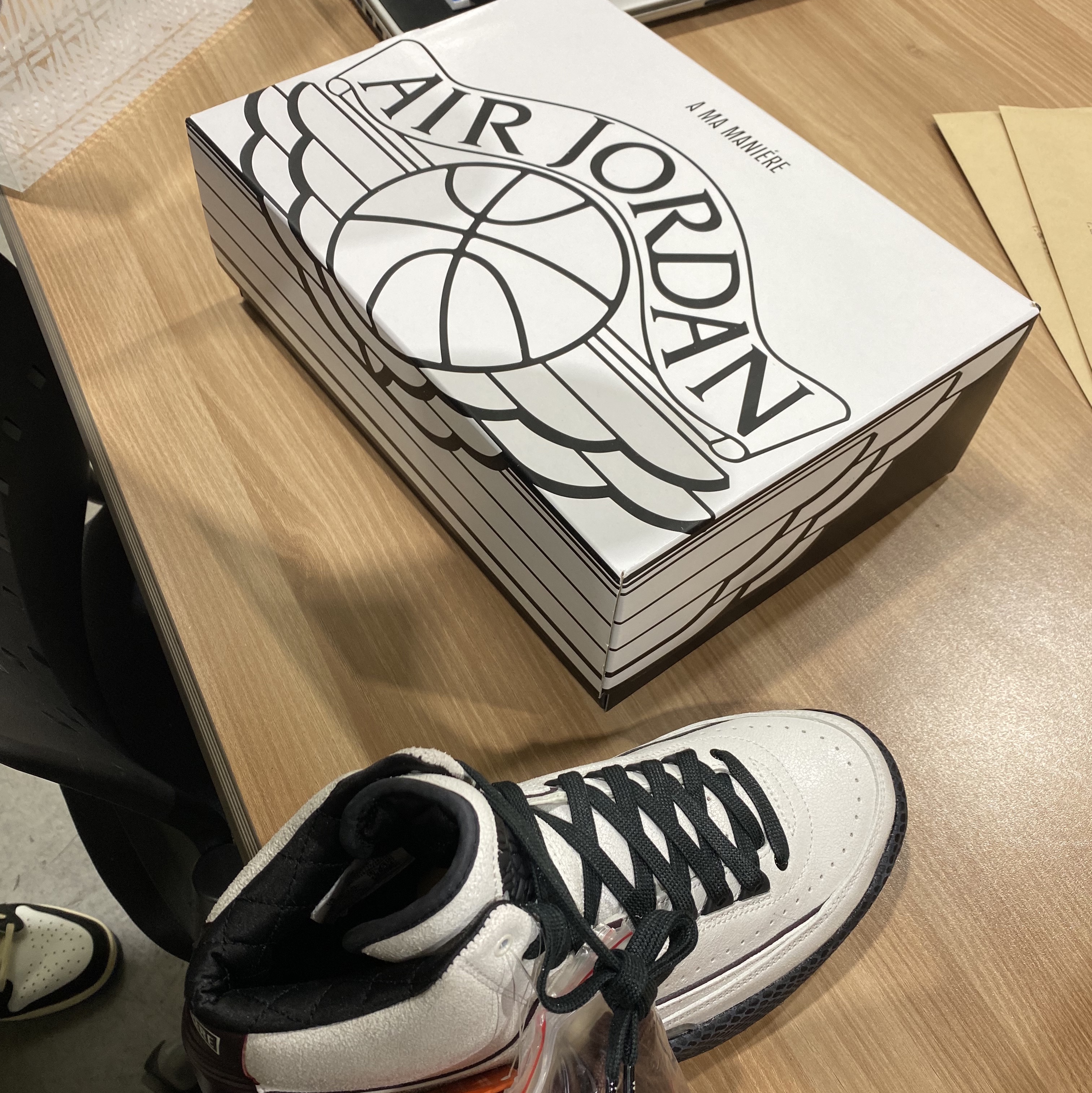 Jordan 2 x A Ma Maniere Retro SP Sail and Burgundy 착용 스타일 - 2
