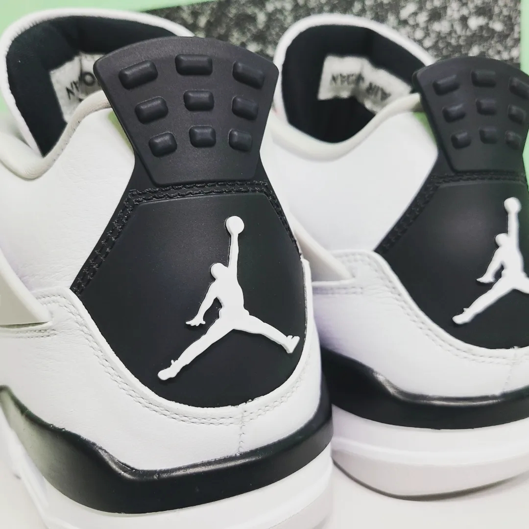Jordan 4 Retro White and Black 착용 스타일 - 5