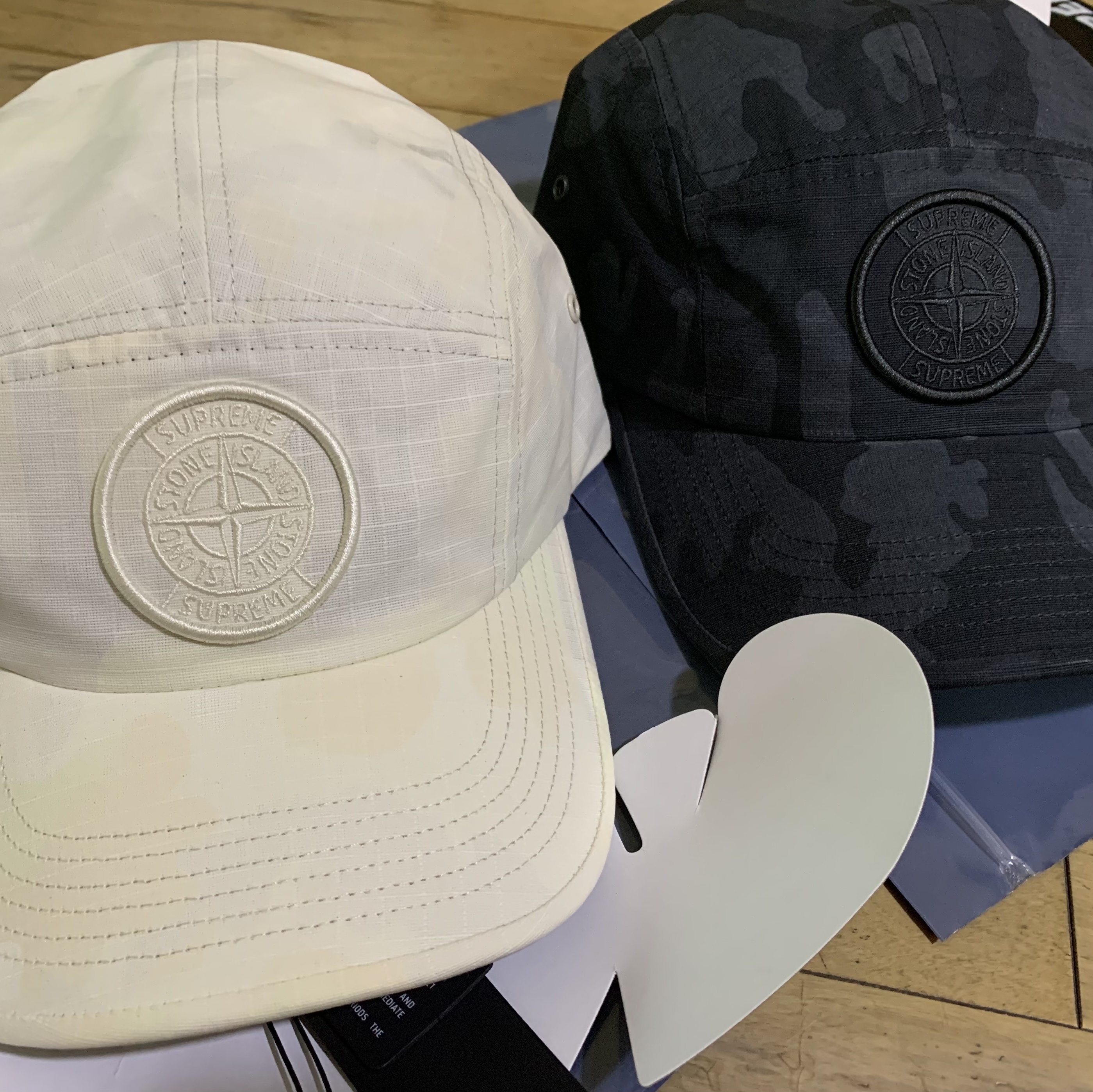 Supreme x Stone Island Reactive Ice Camo Ripstop Camp Cap Tan - 22SS, Supreme x Stone Island Reactive Ice Camo Ripstop Camp Cap Black - 22SS 착용 스타일