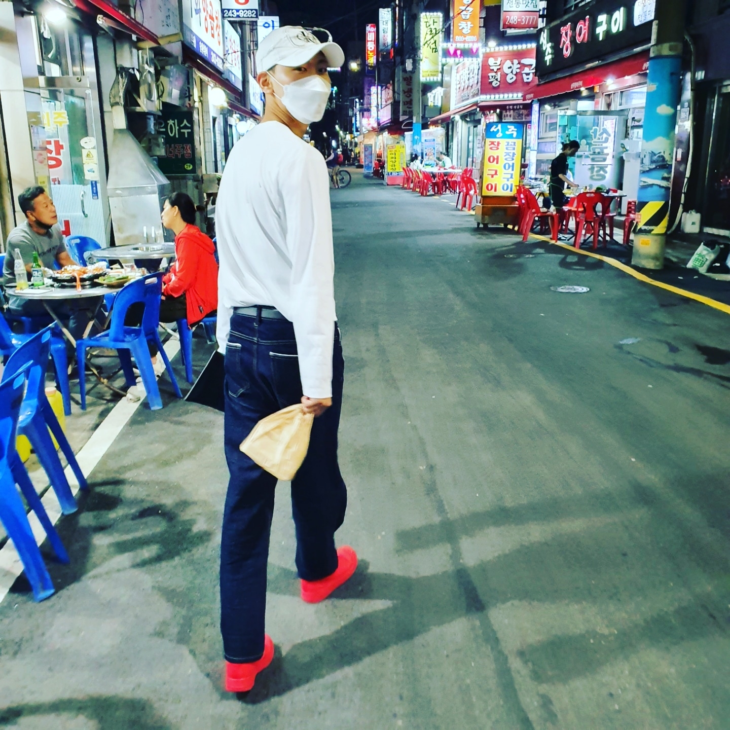 Nike Air Force 1 '07 LV8 Low 1 Triple Red 착용 스타일
