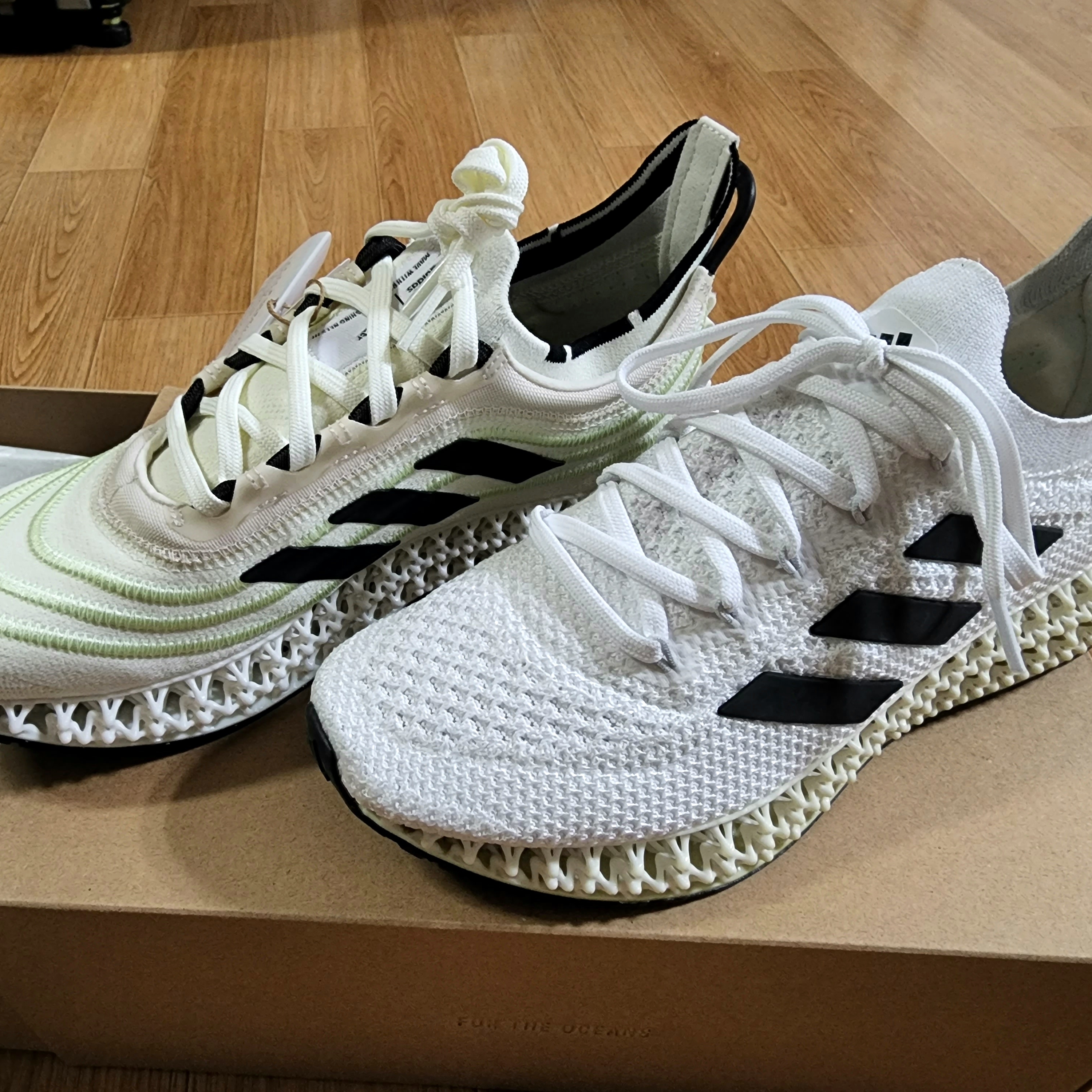 Adidas 4DFWD White Black, Adidas x Parley 4DFWD Black Emerald 착용 스타일 - 2