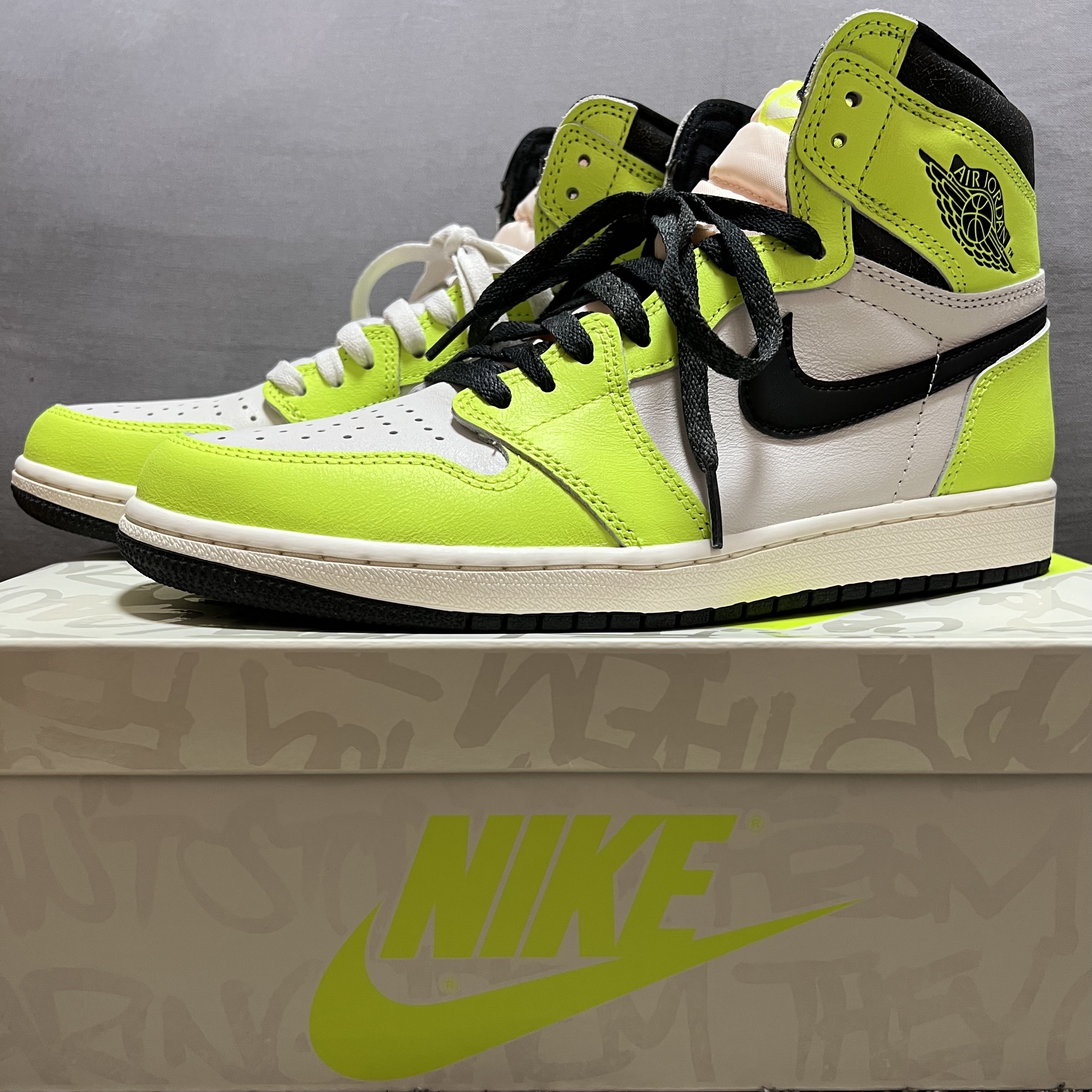 Jordan 1 Retro High OG Volt 착용 스타일 - 2