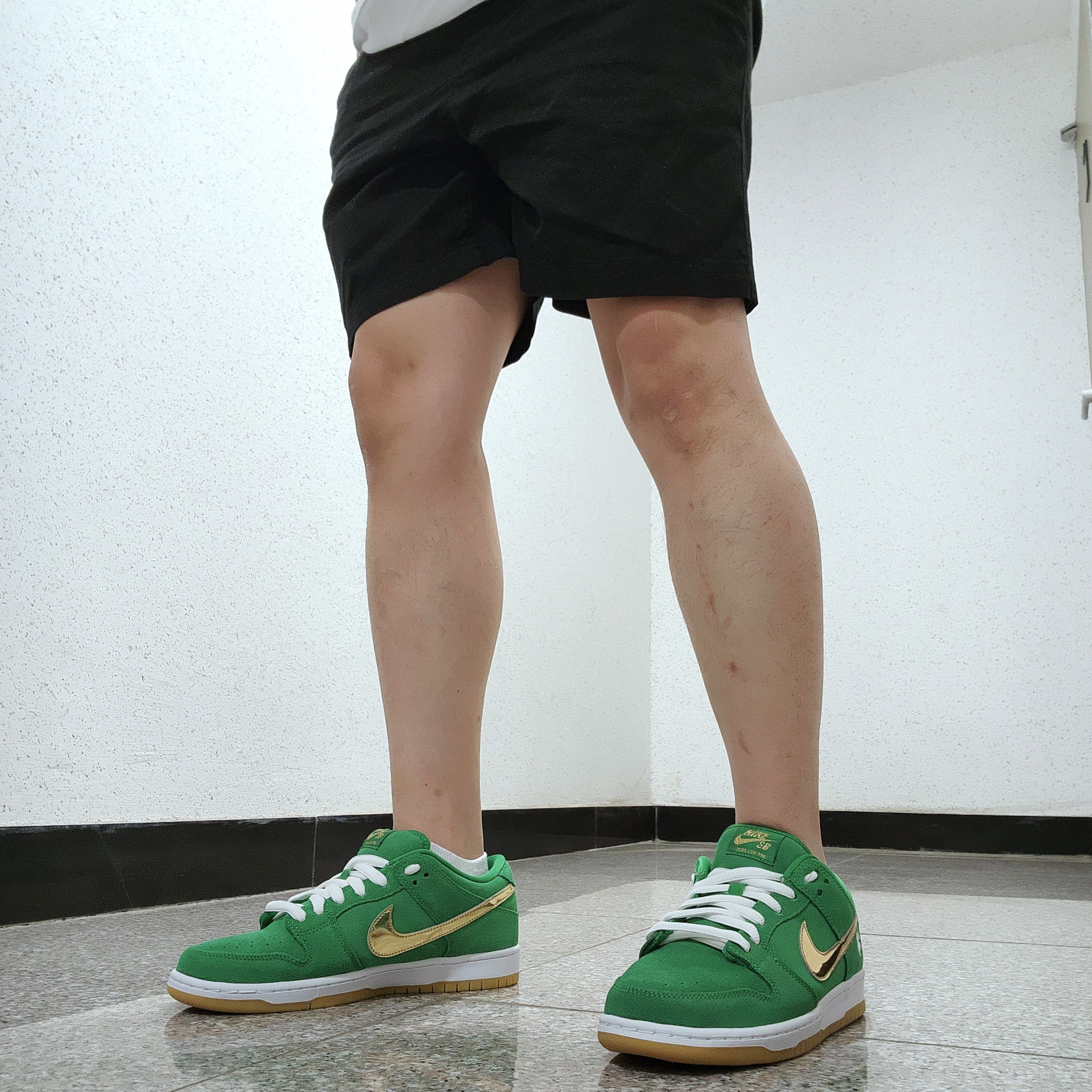 Nike SB Dunk Low Pro Shamrock 착용 스타일 - 2