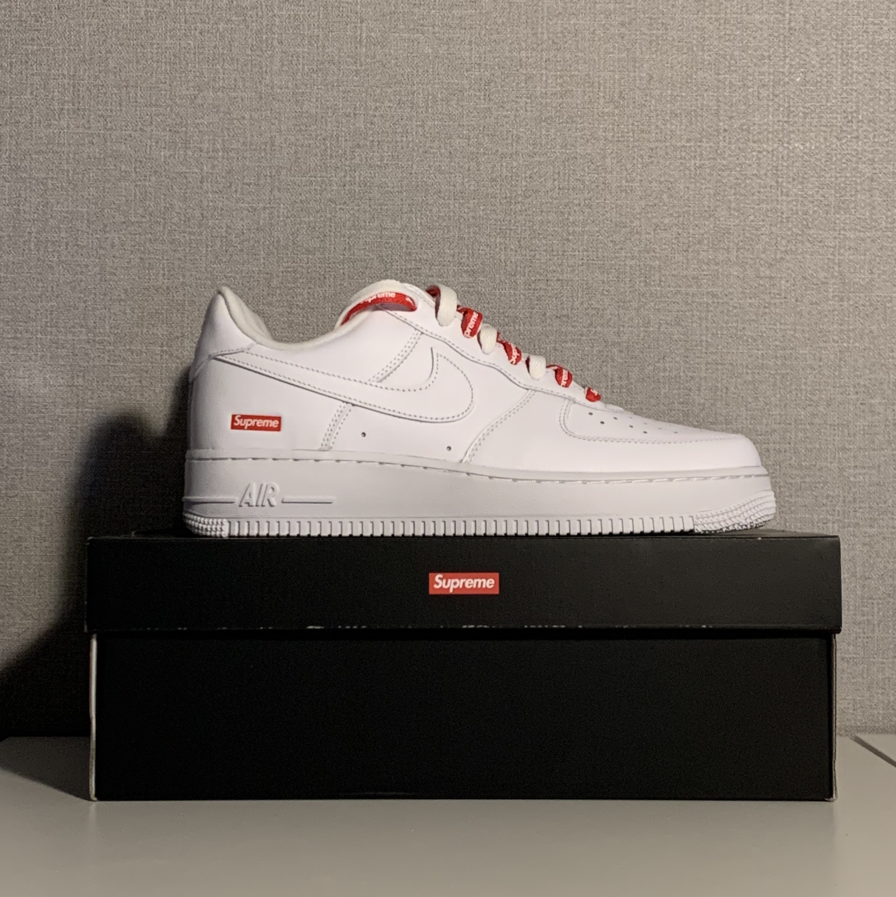 Nike x Supreme Air Force 1 Low White 착용 스타일