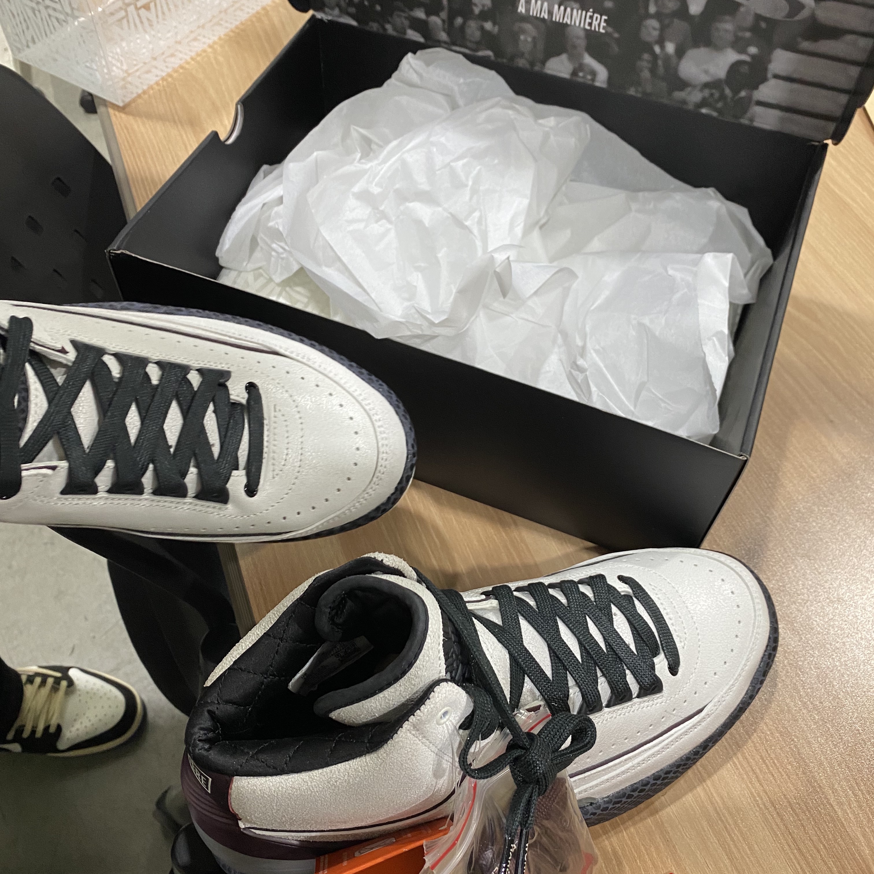 Jordan 2 x A Ma Maniere Retro SP Sail and Burgundy 착용 스타일 - 3
