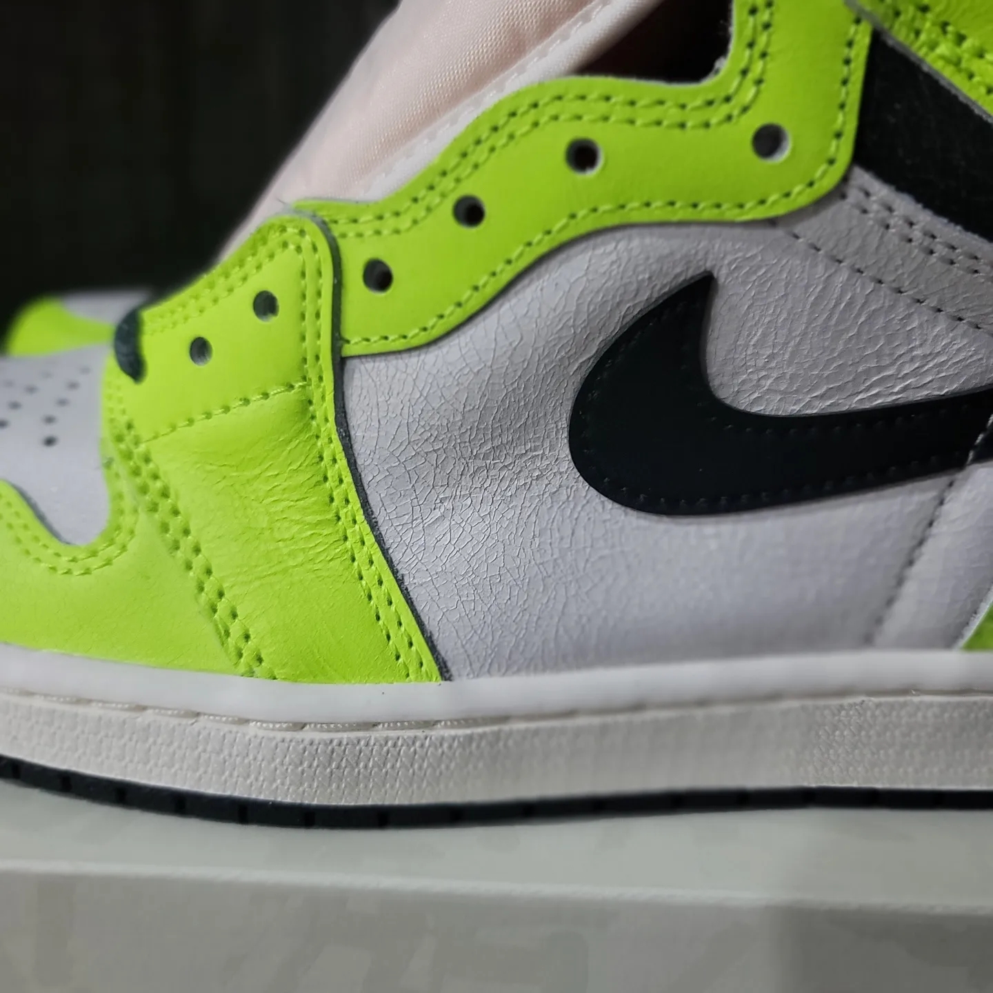 Jordan 1 Retro High OG Volt 착용 스타일 - 4