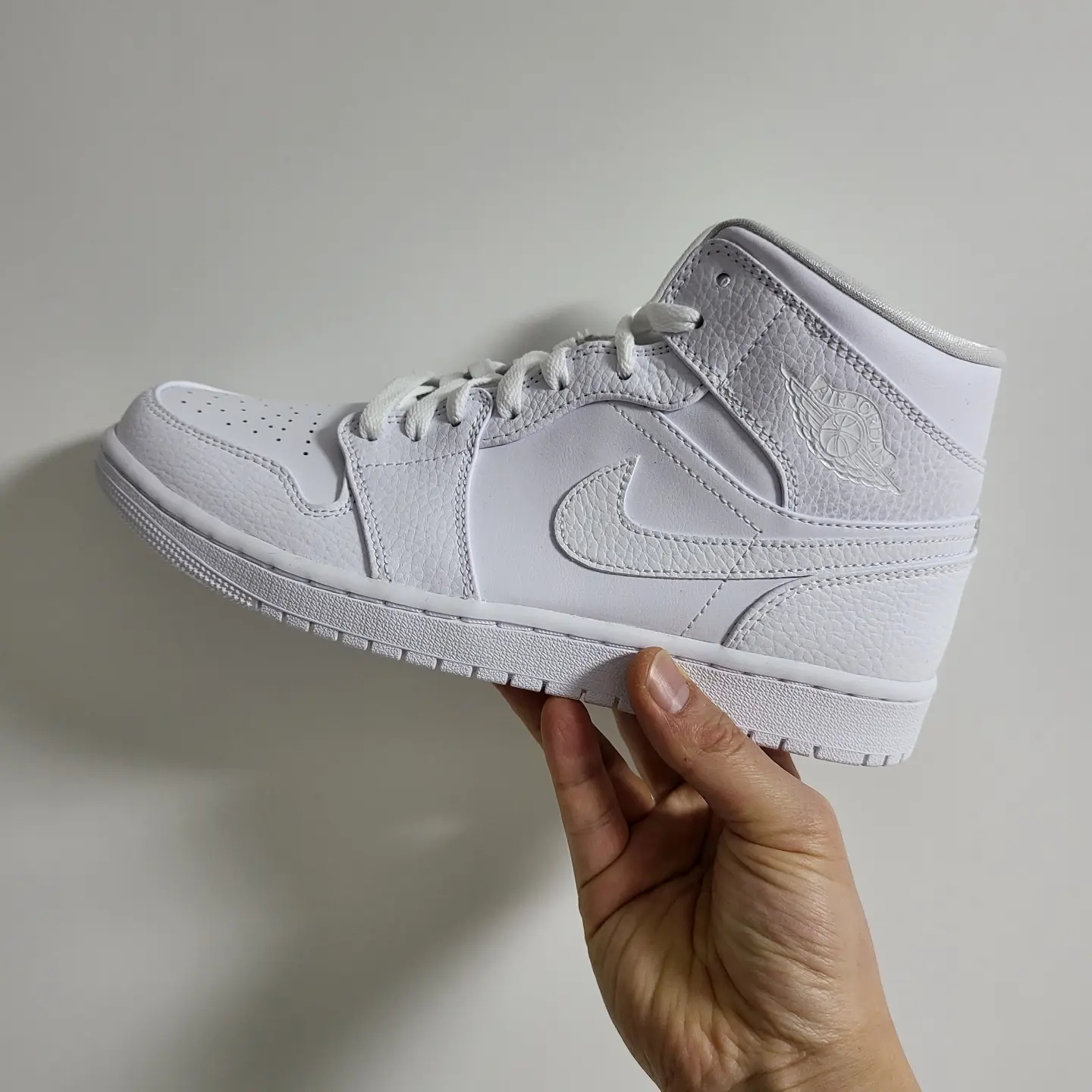 Jordan 1 Mid Triple White 착용 스타일