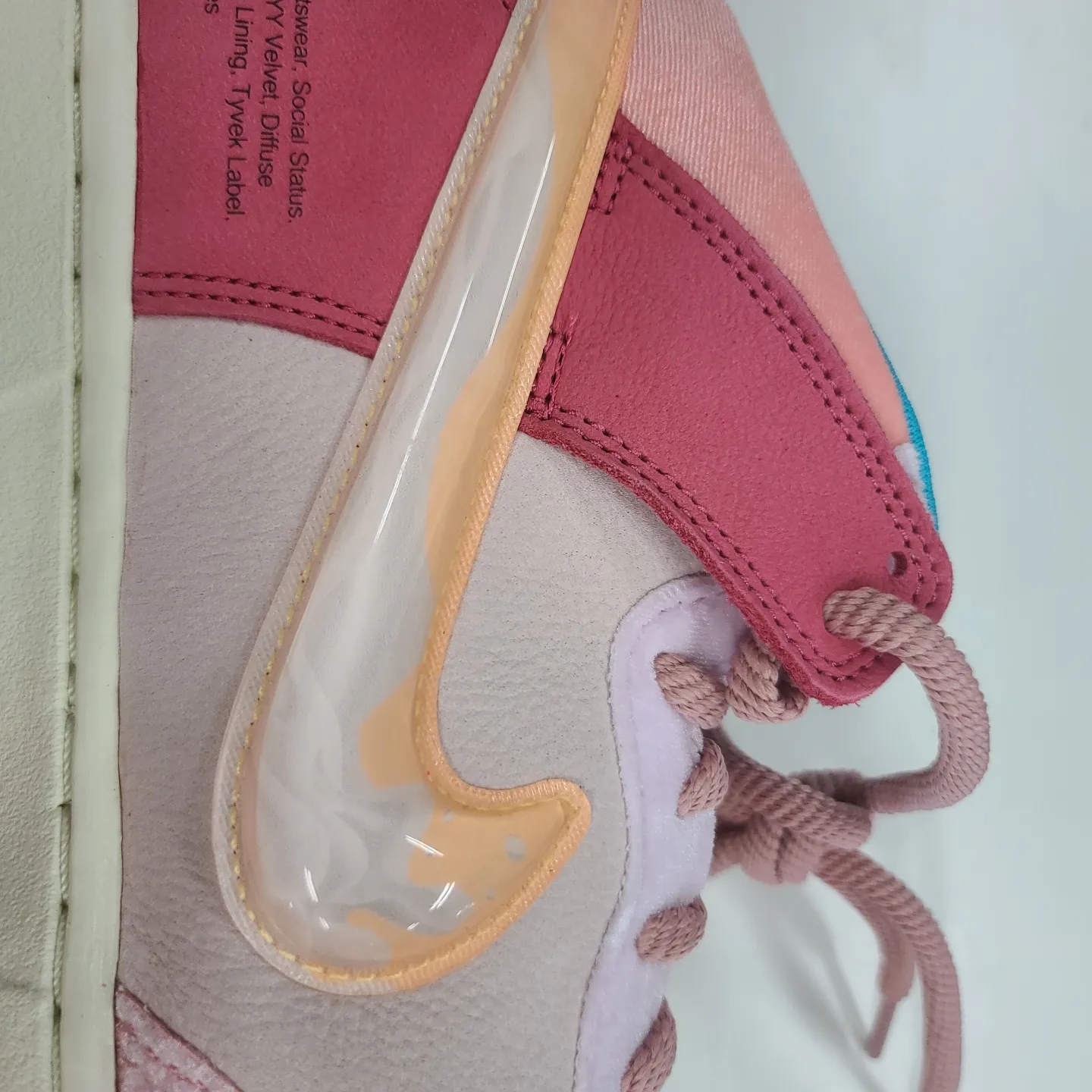 Nike x Social Status Dunk Mid Free Lunch Strawberry Milk 착용 스타일 - 2