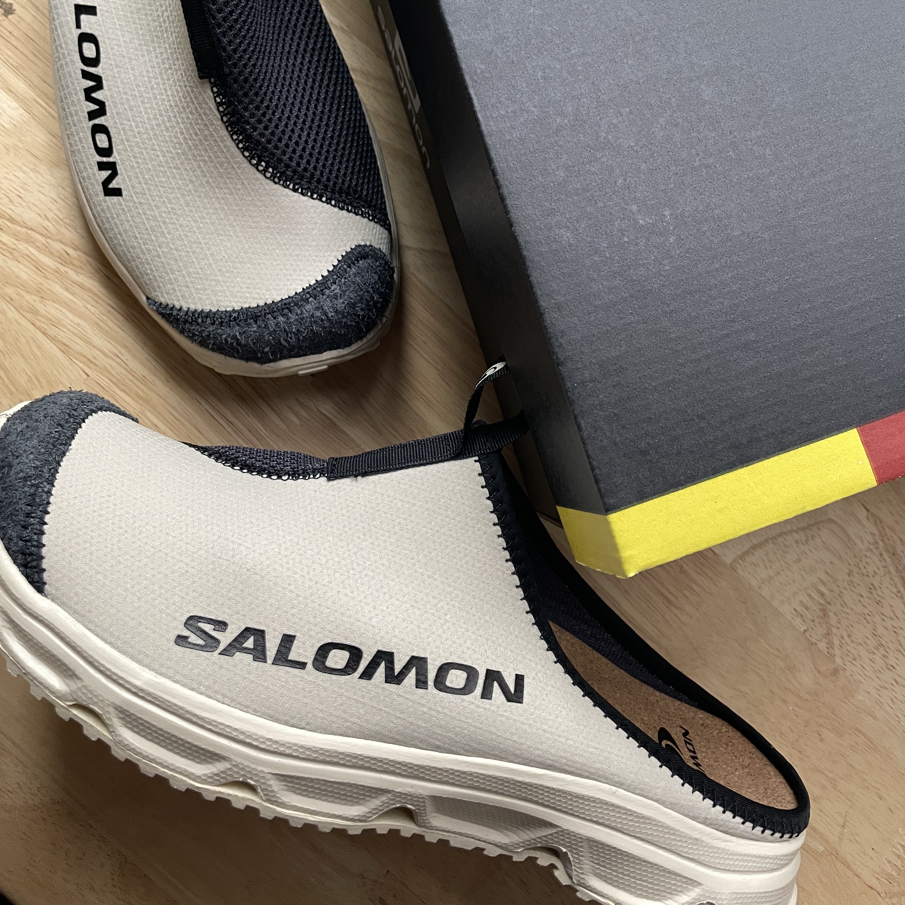 Salomon RX Slide 3.0 Bleached Sand 착용 스타일
