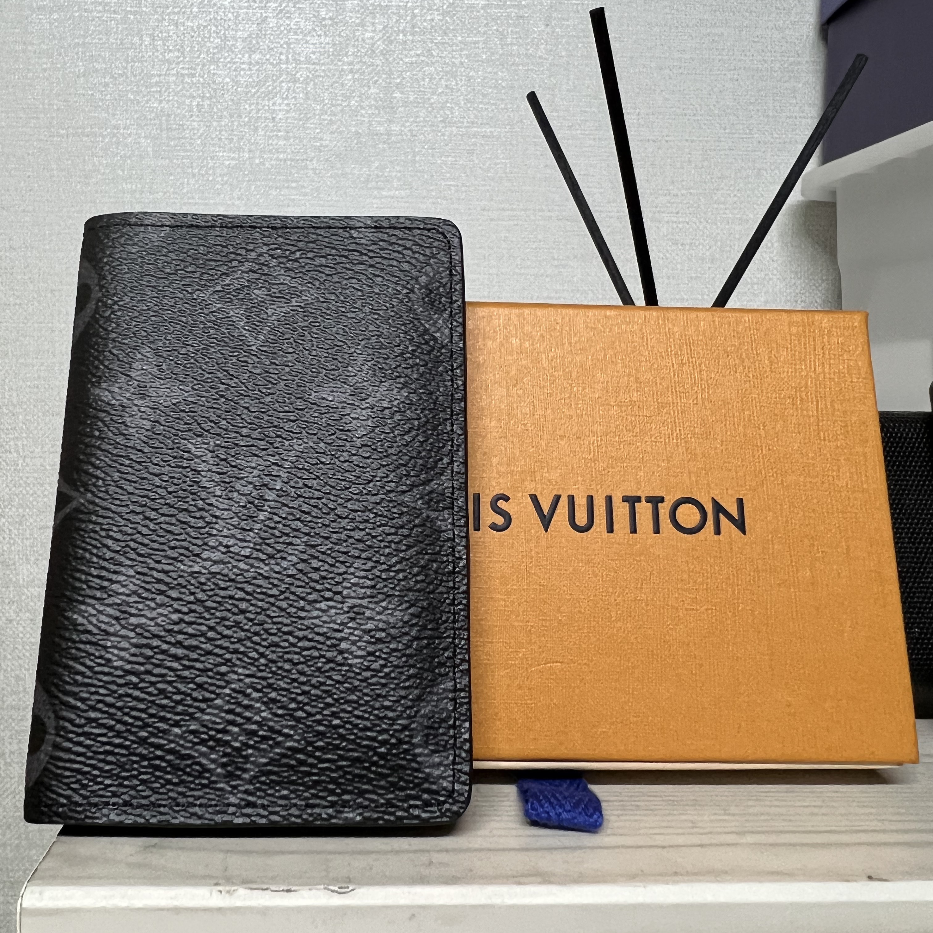 Louis Vuitton Pocket Organizer Monogram Eclipse 착용 스타일